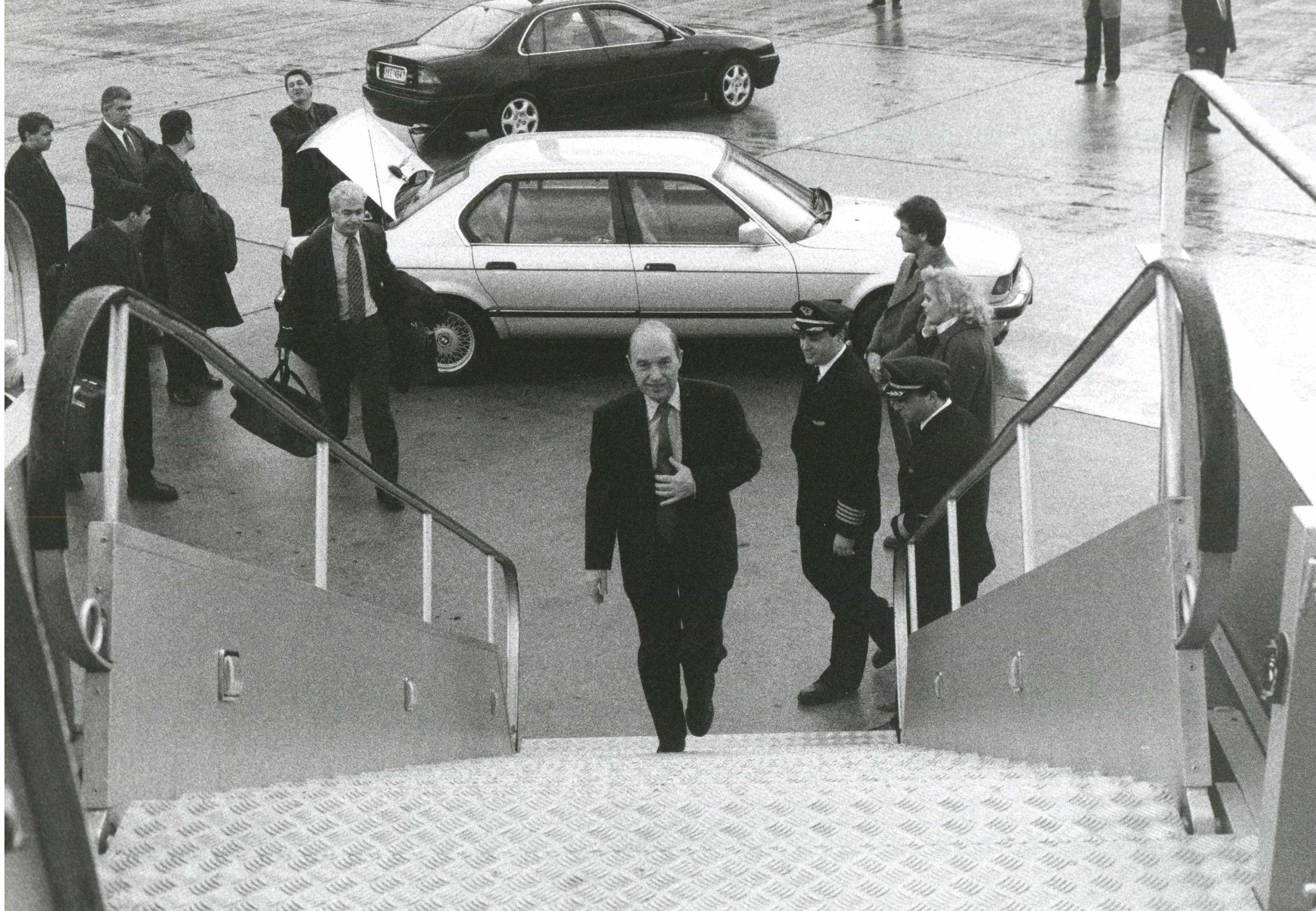 Κώστας Σημίτης 1936 – 2025: Η διαδρομή, η δράση και η ζωή του σε σπάνιες εικόνες