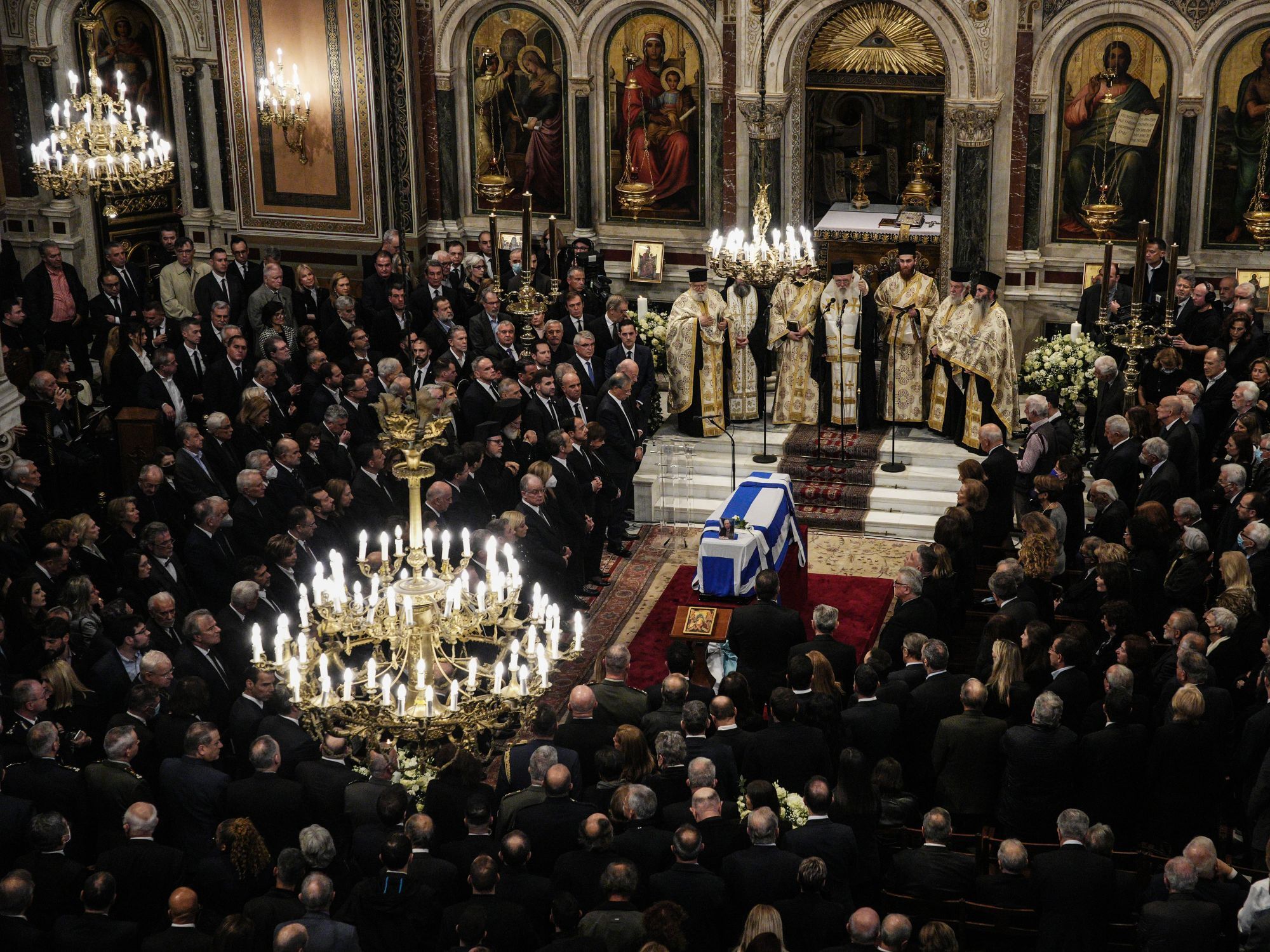 Στιγμιότυπο από το εσωτερικό της Μητρόπολης Αθηνών