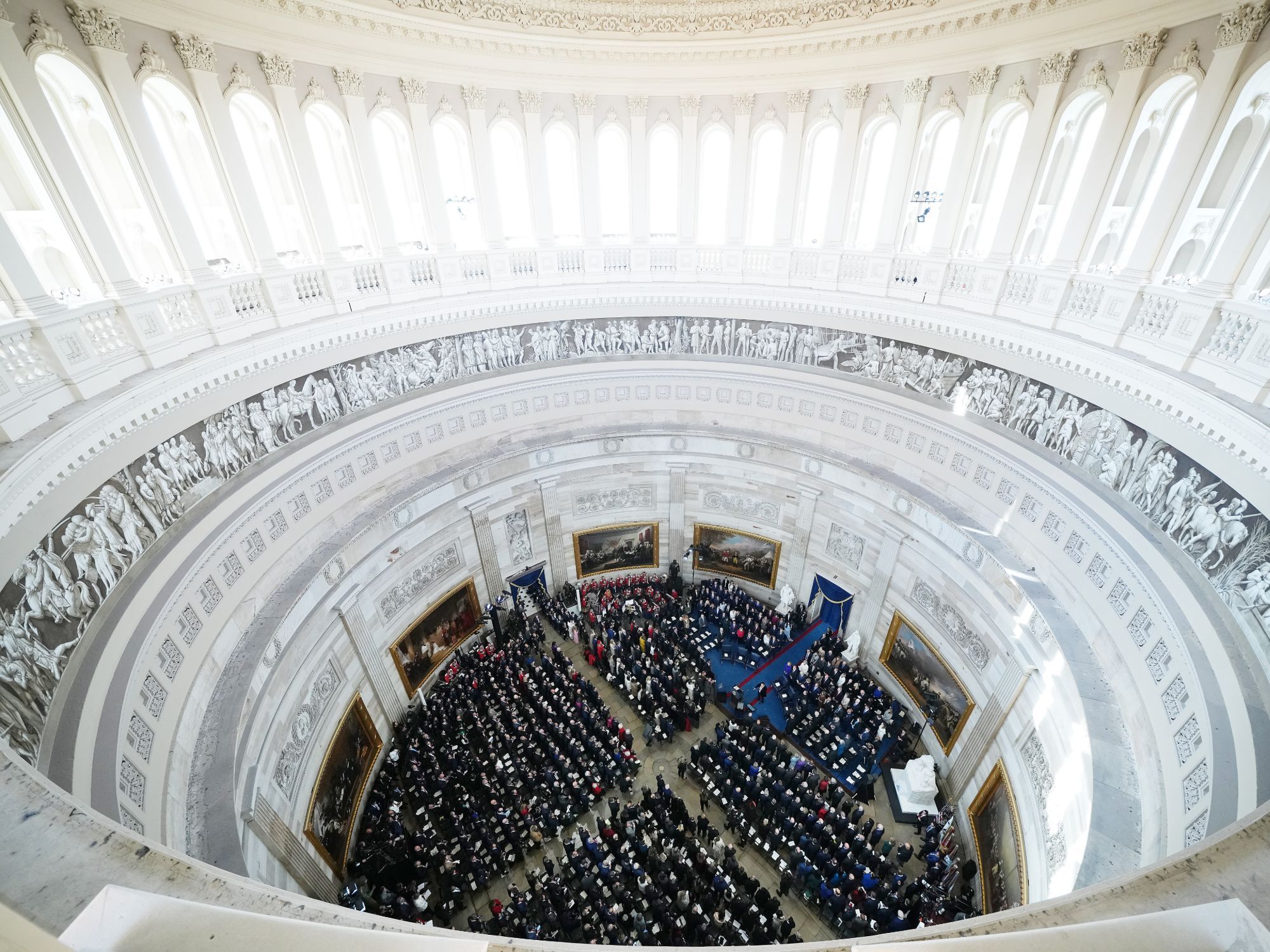 Η ορκωμοσία Τραμπ πραγματοποιήθηκε στη Ροτόντα του Καπιτωλίου στην Ουάσιγκτον κάτω από δρακόντεια μέτρα ασφαλείας.