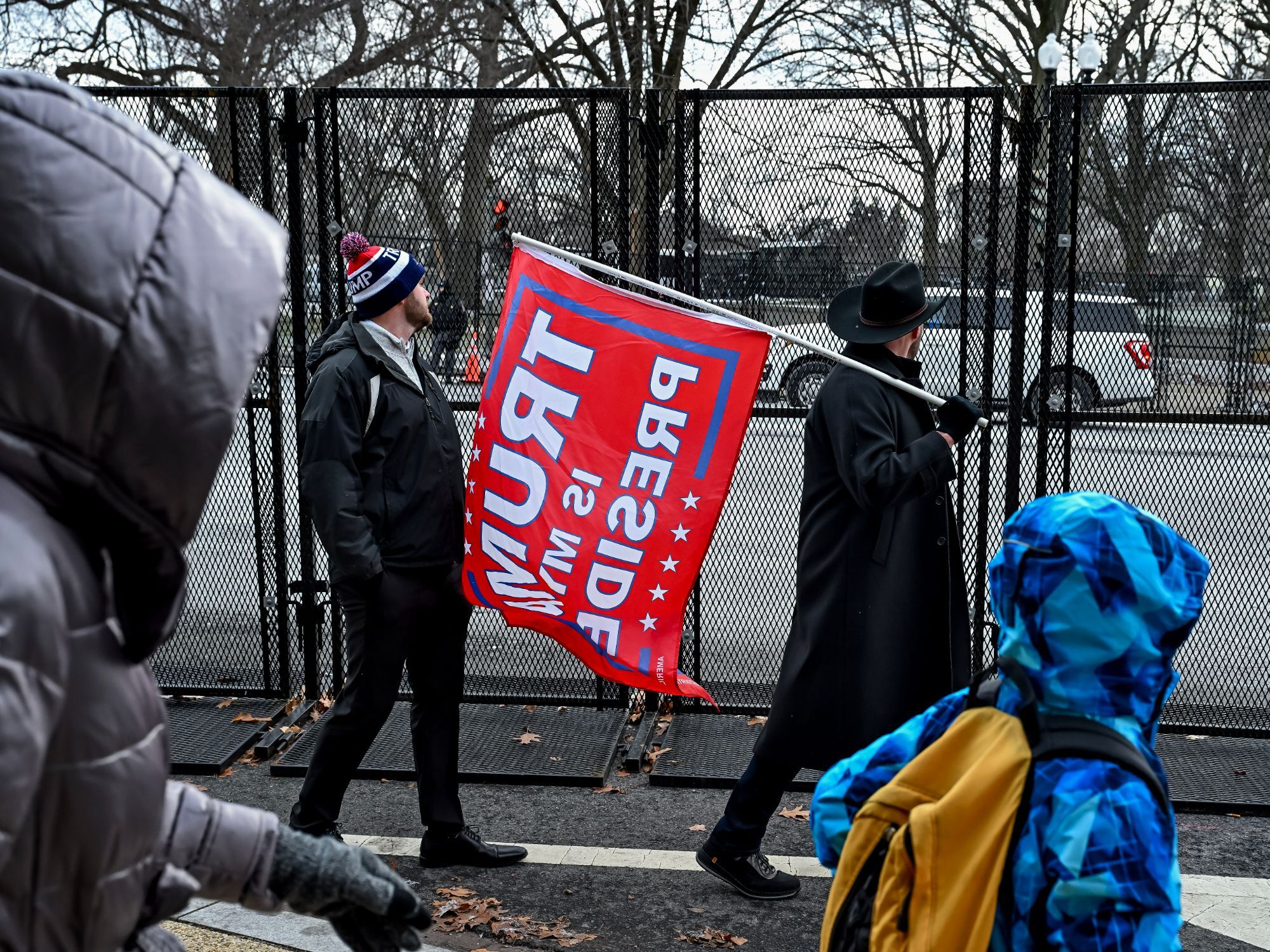 Έξω από το Καπιτώλιο συγκεντρωμένο πλήθος