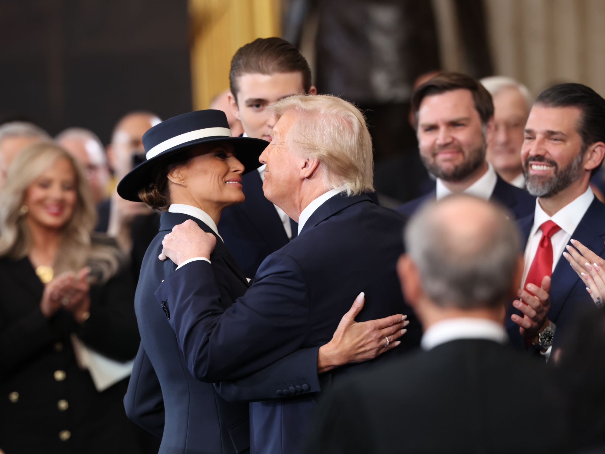 Το αμήχανο φιλί Μελάνιας και Τραμπ