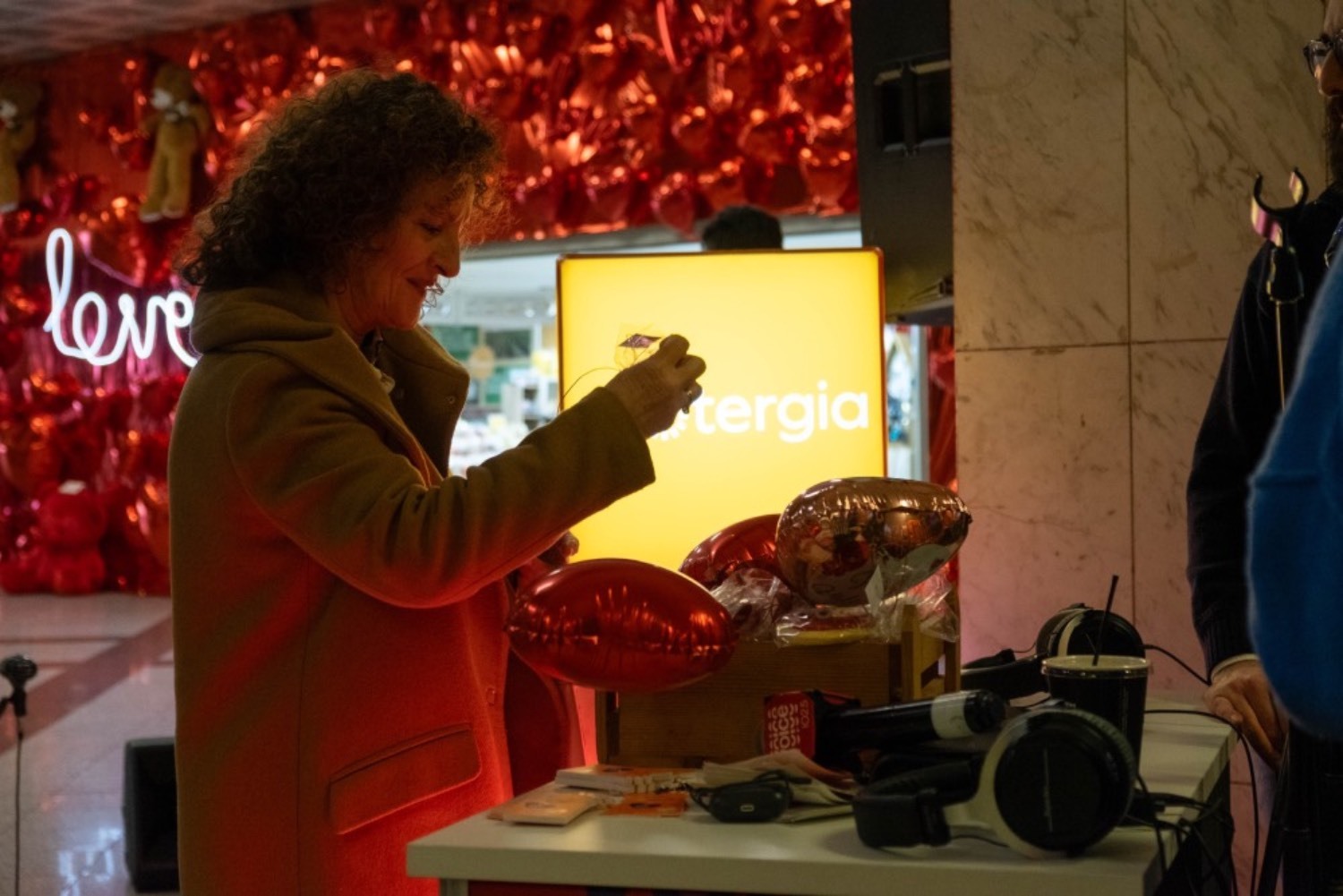 O Voice 102.5 γιόρτασε το ραδιόφωνο και τον έρωτα στο μετρό Συντάγματος 