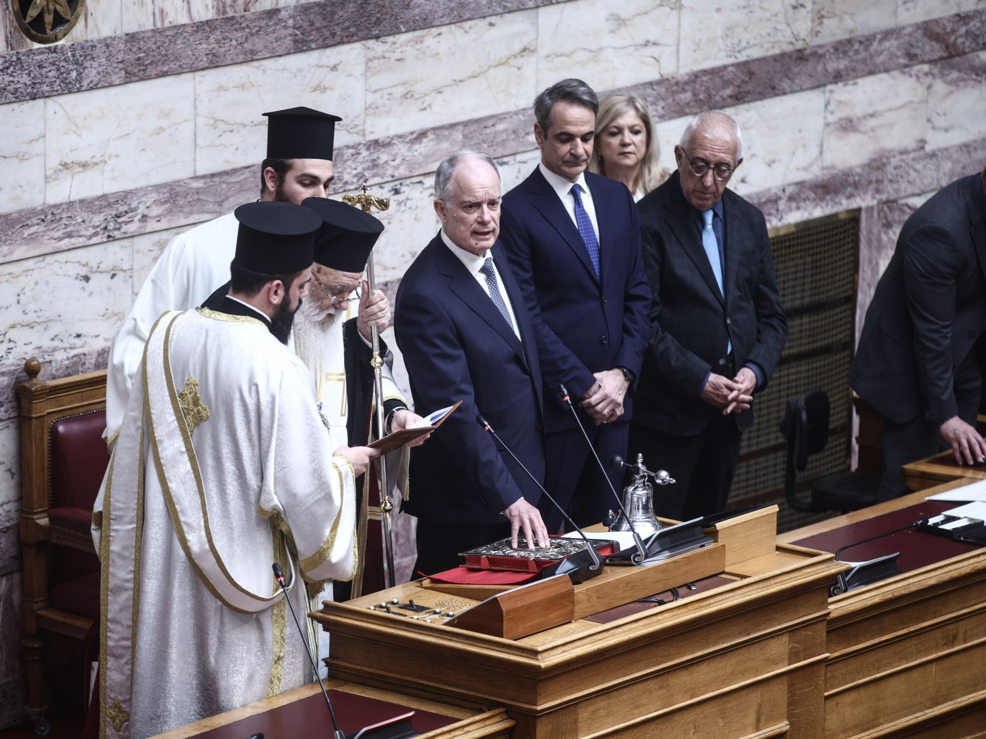 Η στιγμή της ορκομωσίας του νέου Προέδρου της Δημοκρατίας