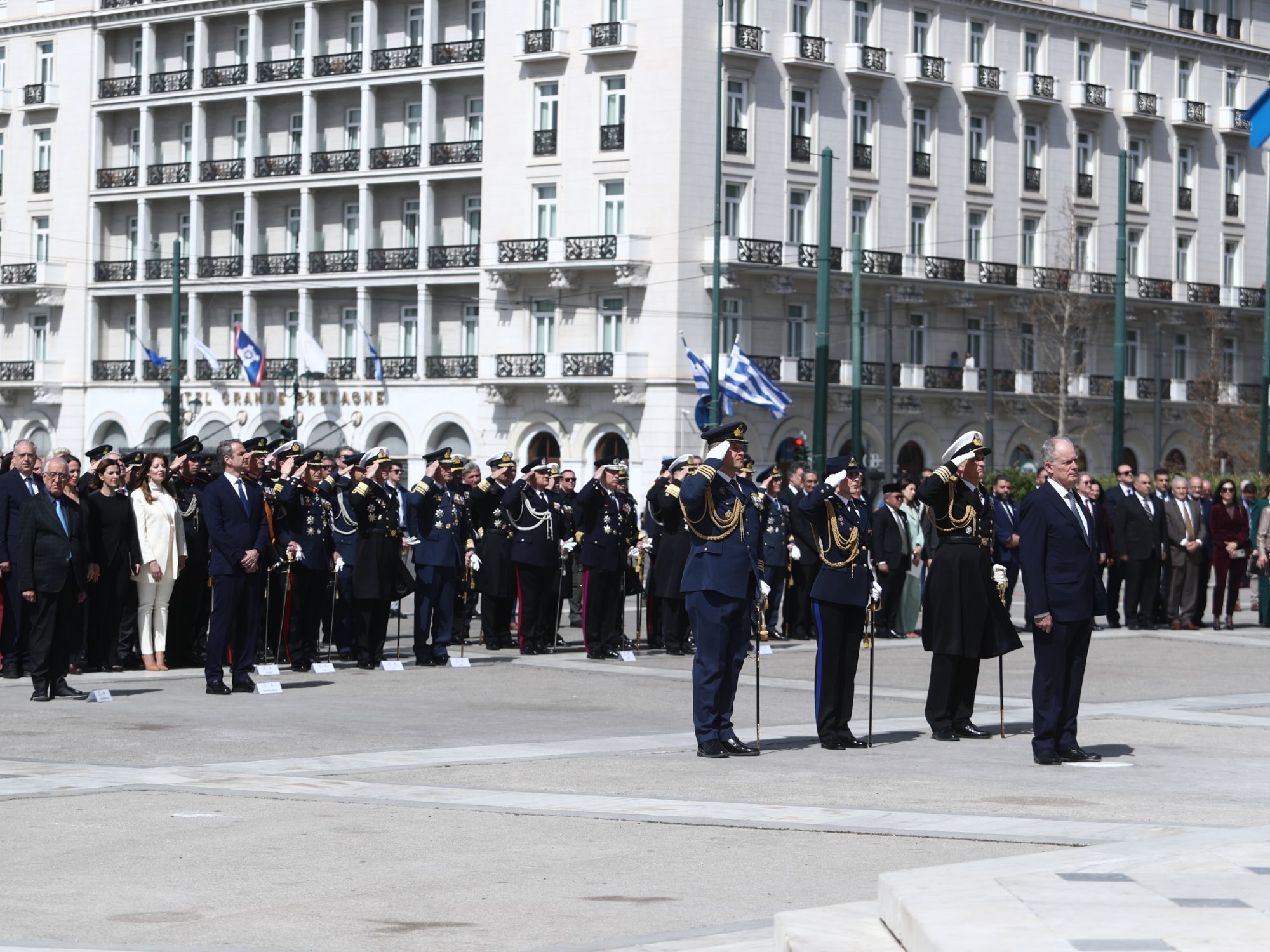 Ο Κωνσταντίνος Τασούλας κατέθεσε στεφάνι στο μνημείο του Άγνωστου Στρατιώτη