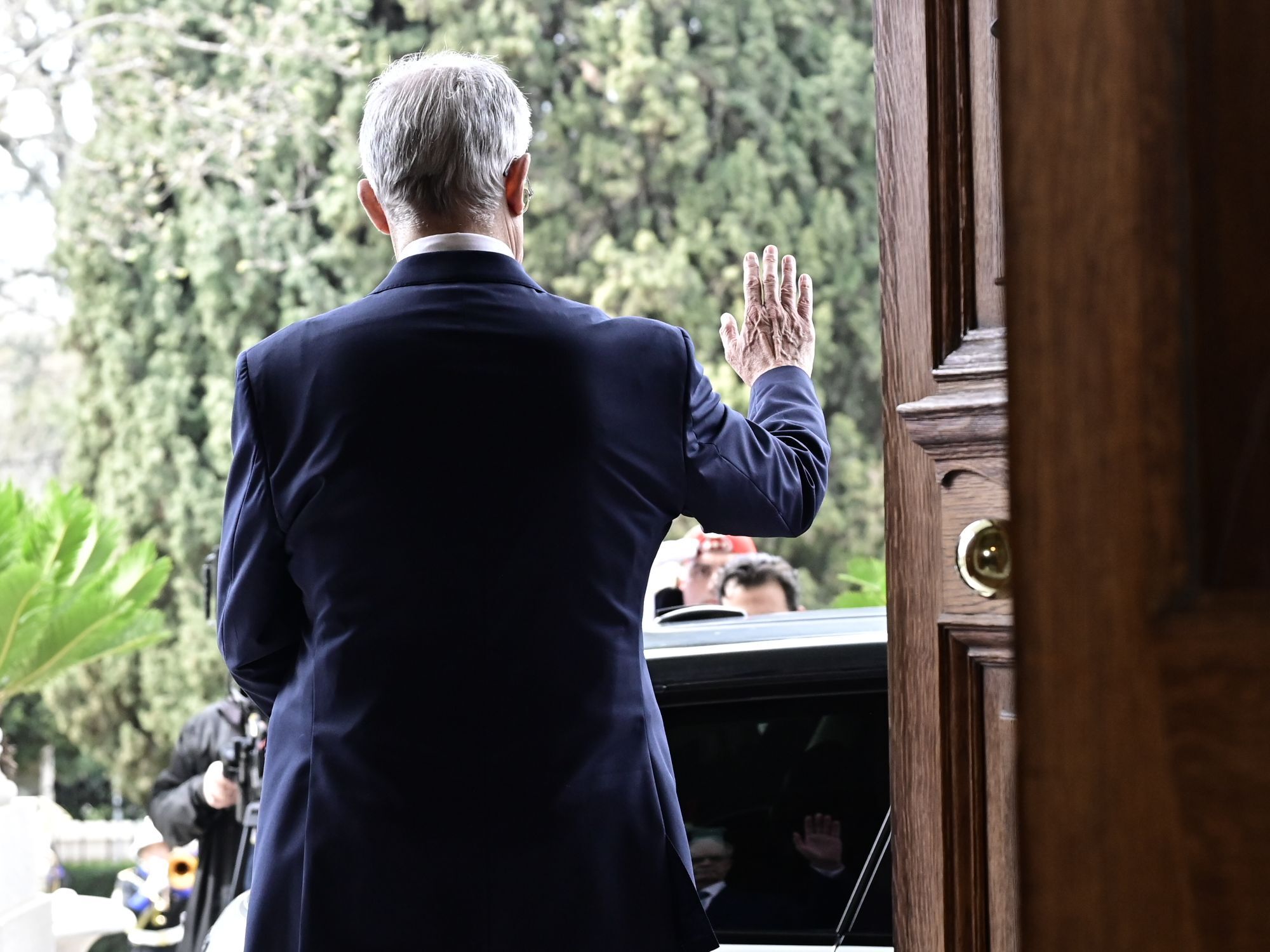 Ο κ. Τασούλας έξω από το Προεδρικό Μέγαρο 