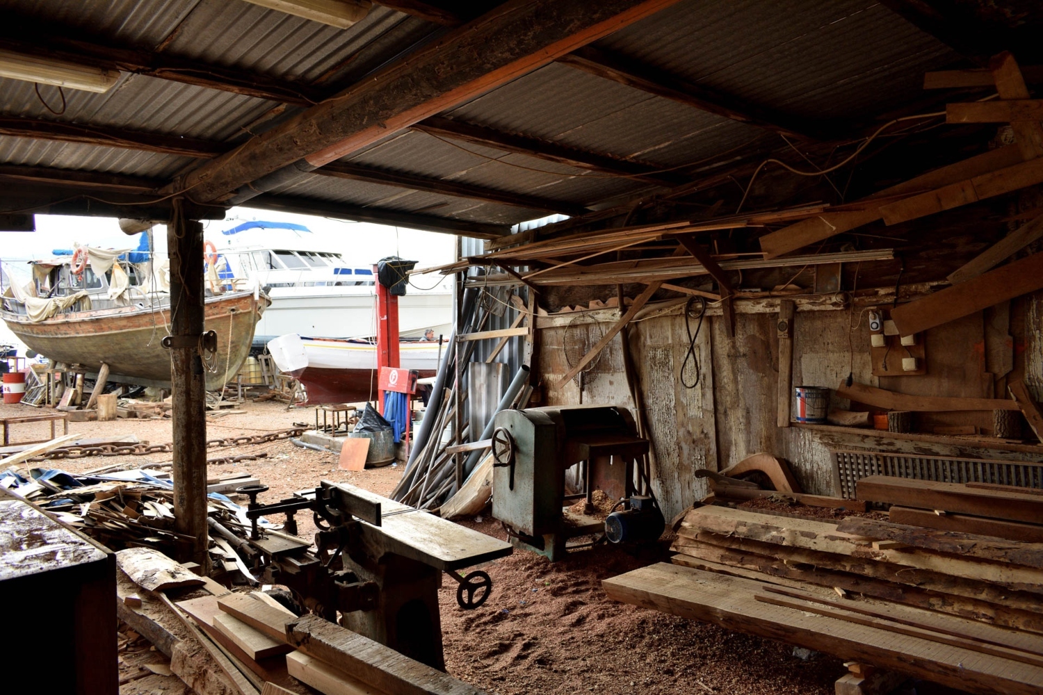 Ένα πρωινό στο ναυπηγείο του κύριου Πράσινου στη Σαλαμίνα