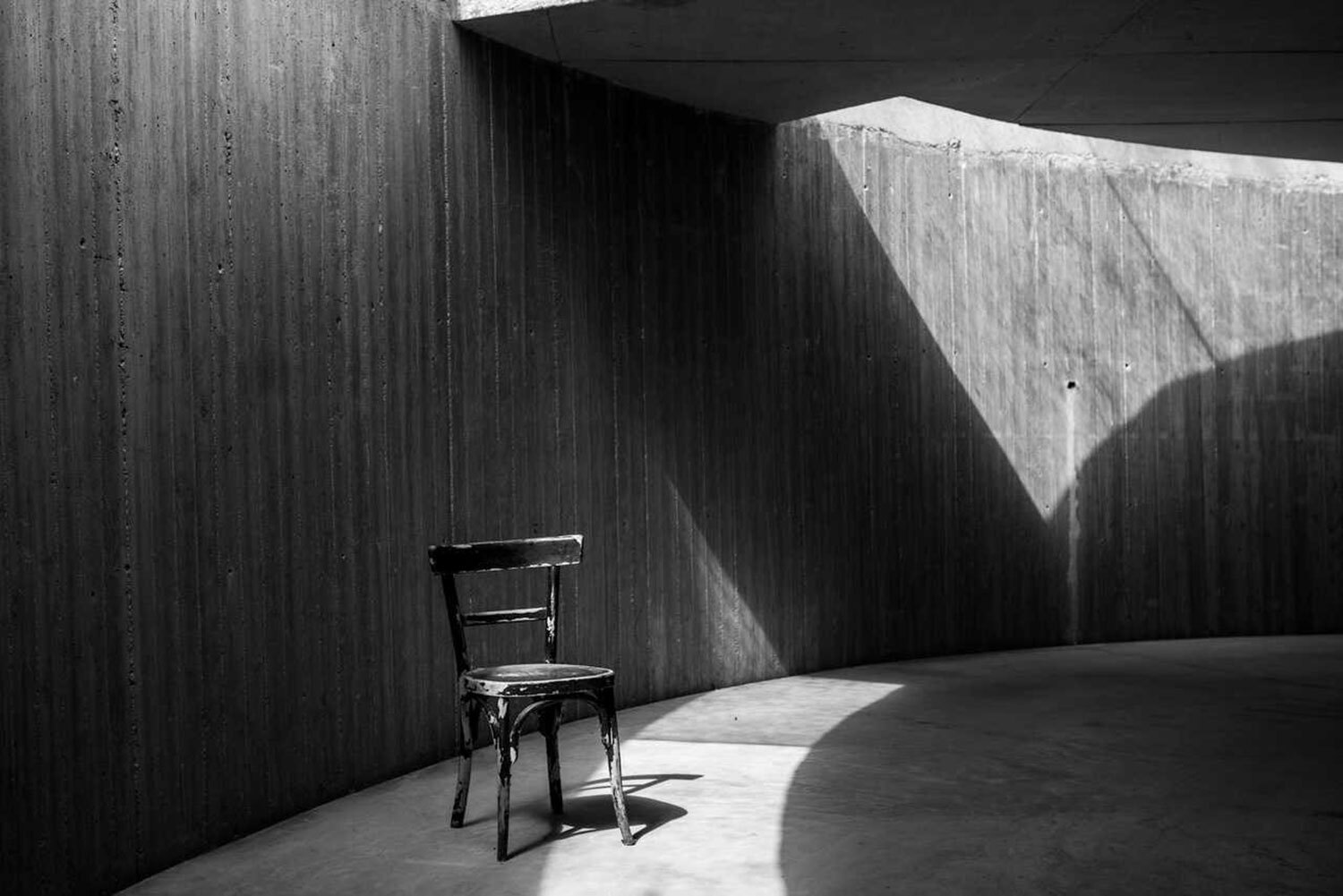 Unveiled: The Fine Art Lens of NikZik | Μια διαφορετική αναδρομική έκθεση