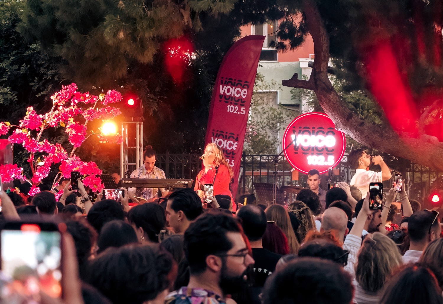 Ένας χρόνος με το μπαλκόνι του Papazó, από τον Voice102.5