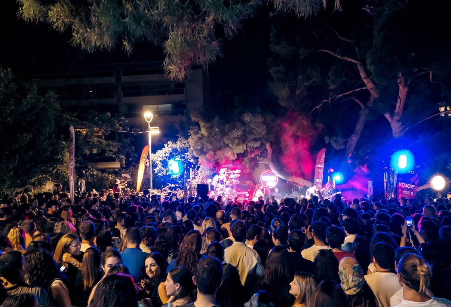 Ένας χρόνος με το μπαλκόνι του Papazó, από τον Voice102.5