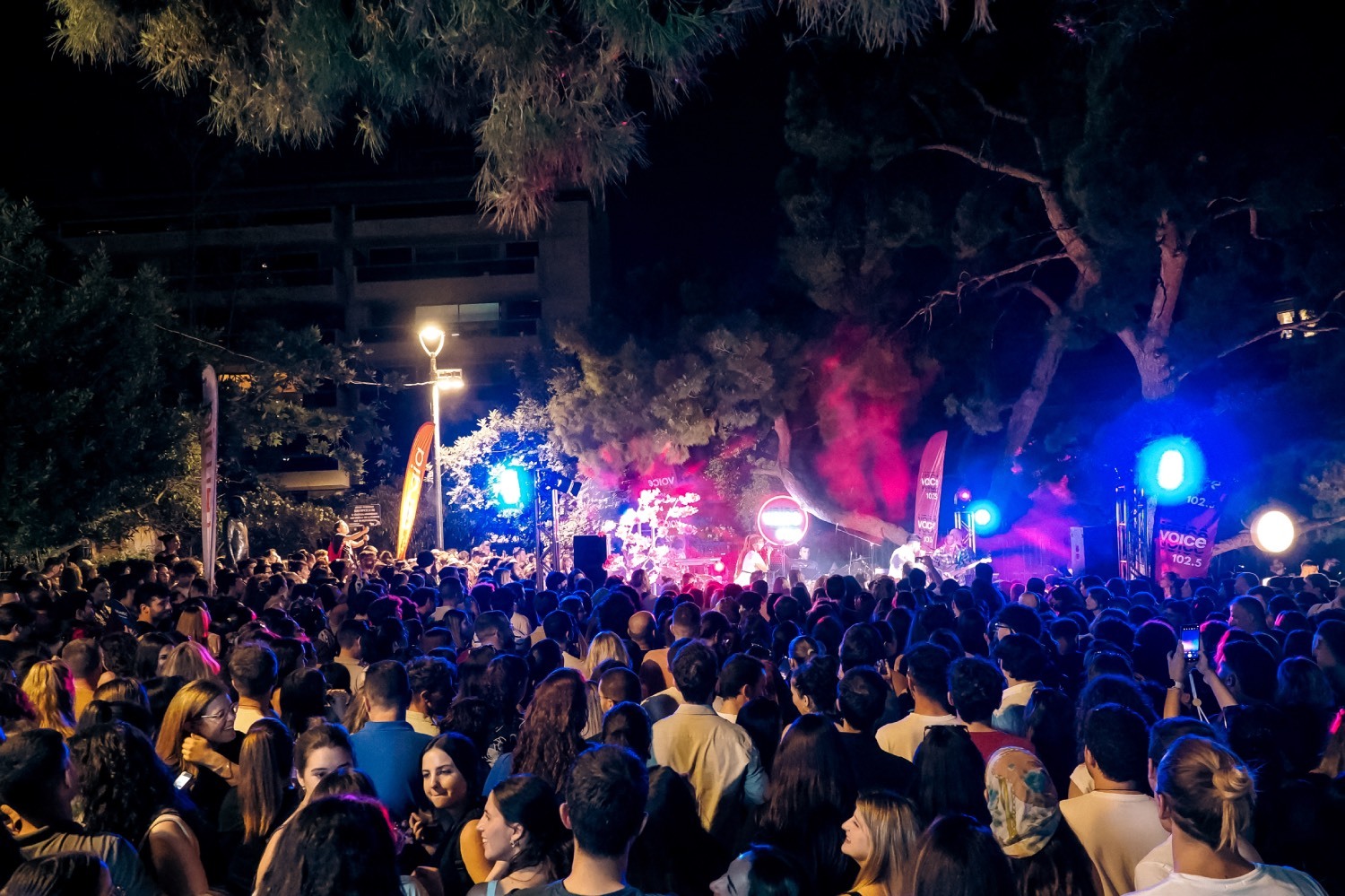 Ένας χρόνος με το μπαλκόνι του Papazó, από τον Voice102.5 