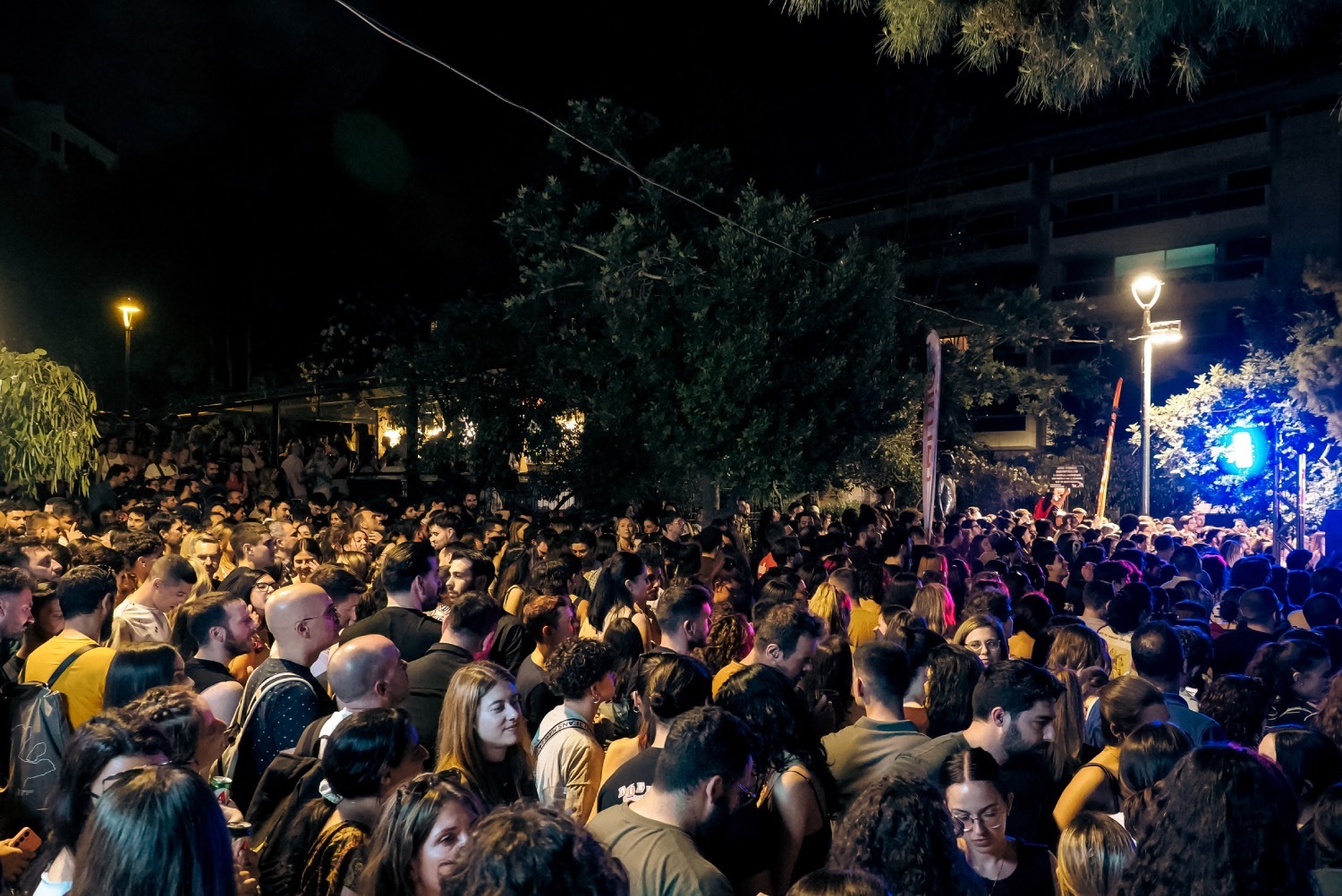 Ένας χρόνος με το μπαλκόνι του Papazó, από τον Voice102.5