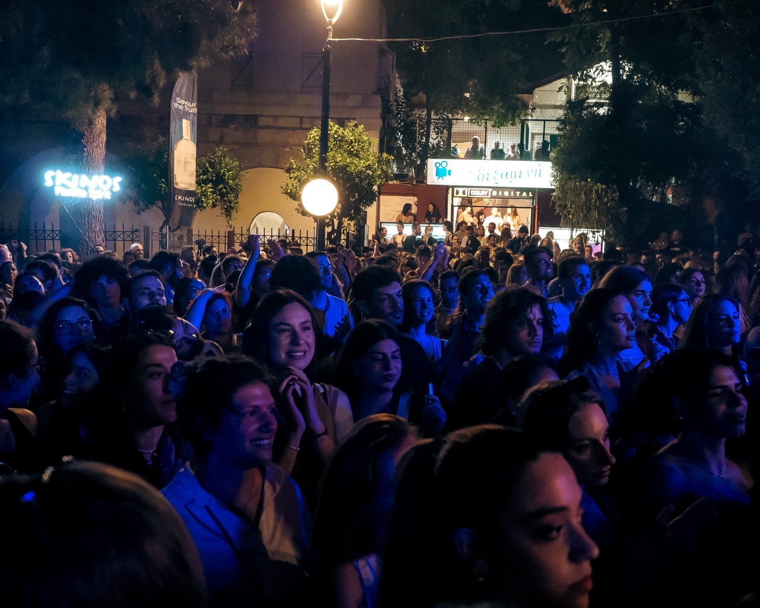 Ένας χρόνος με το μπαλκόνι του Papazó, από τον Voice102.5