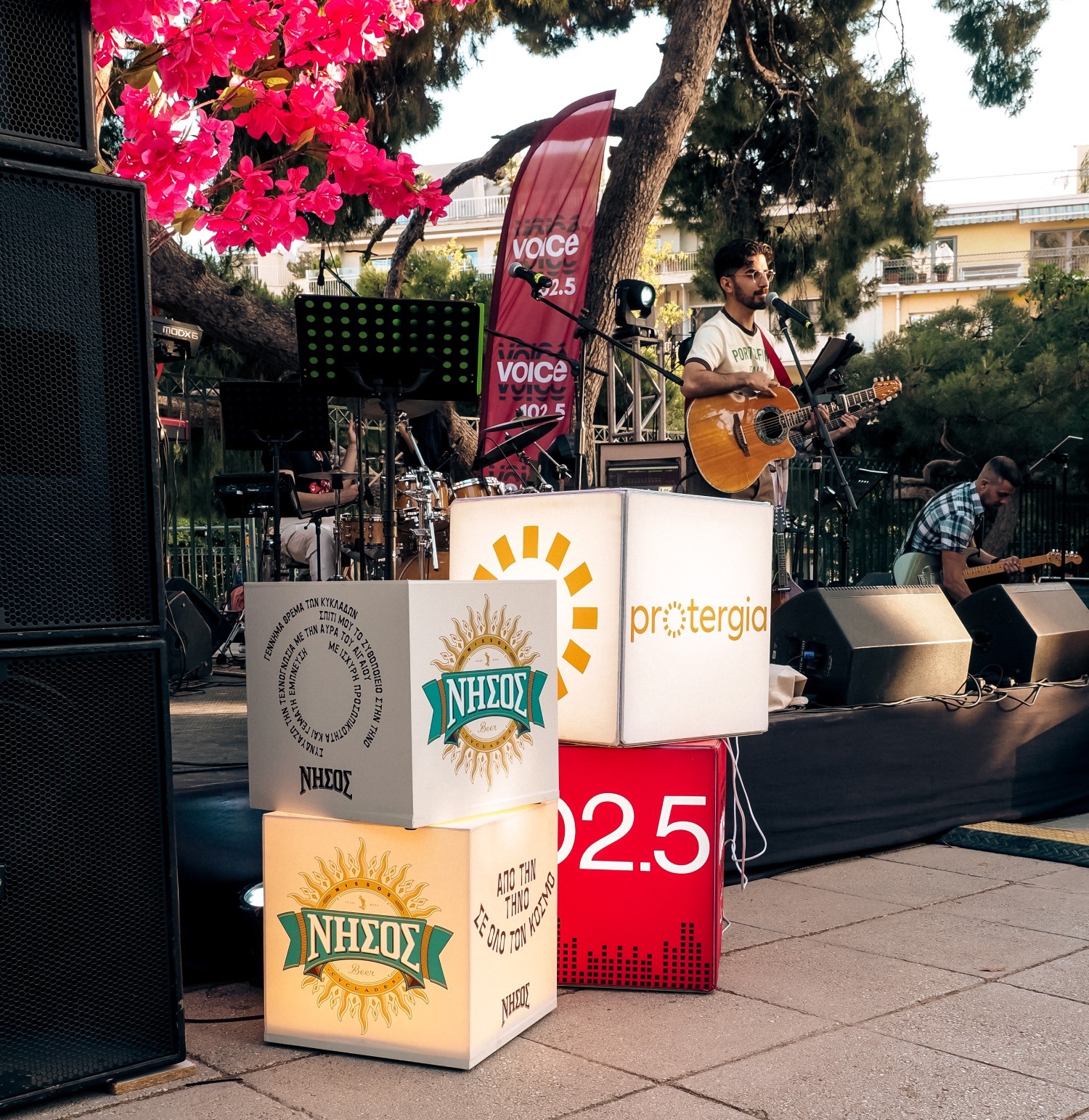 Ένας χρόνος με το μπαλκόνι του Papazó, από τον Voice102.5