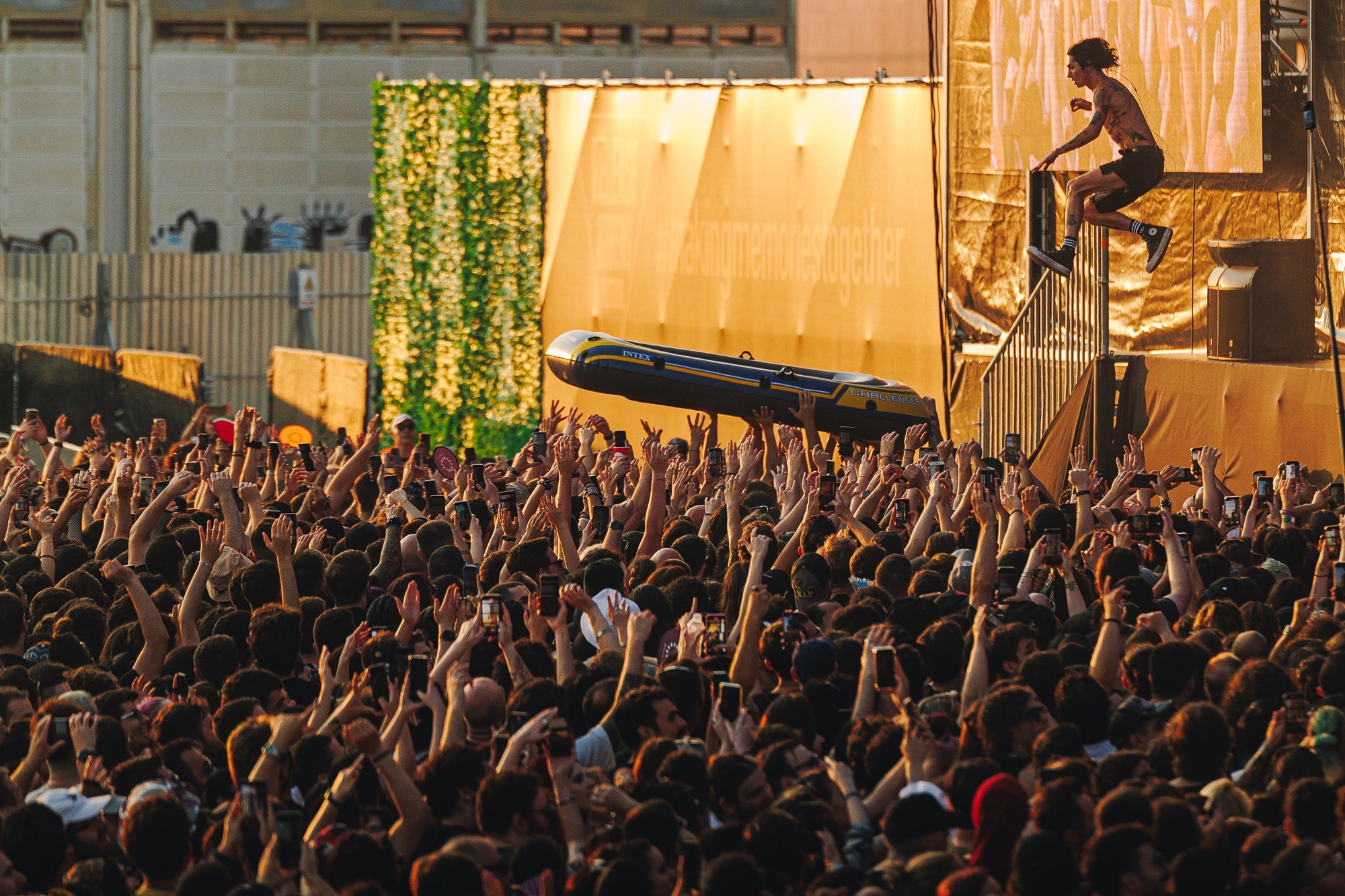 Release Athens 2025: Ανταπόκριση - φωτορεπορτάζ από τις εμφανίσεις των Avenged Sevenfold και Palaye Royale στην Πλατεία Νερού.