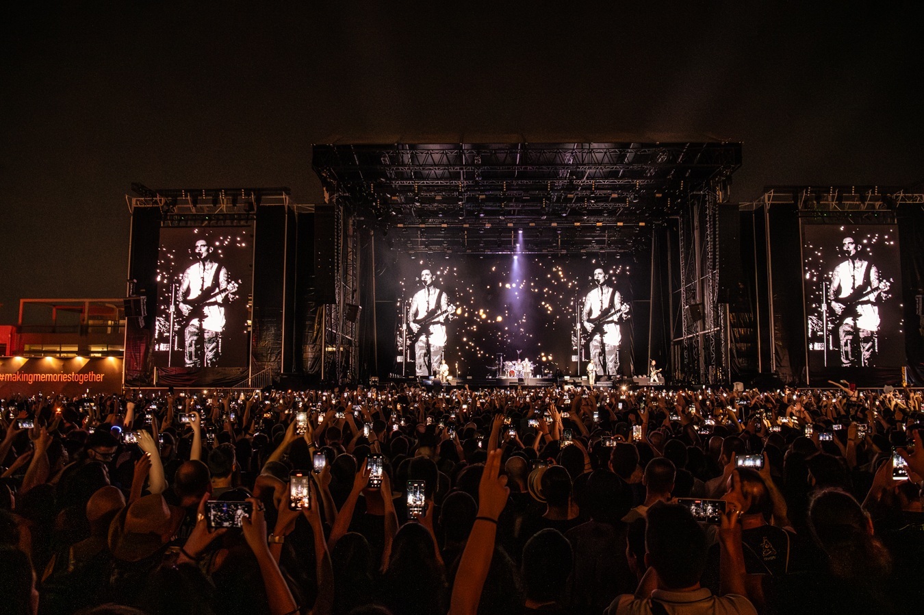 Release Athens 2025: Ανταπόκριση - φωτορεπορτάζ από τις εμφανίσεις των Avenged Sevenfold και Palaye Royale στην Πλατεία Νερού.