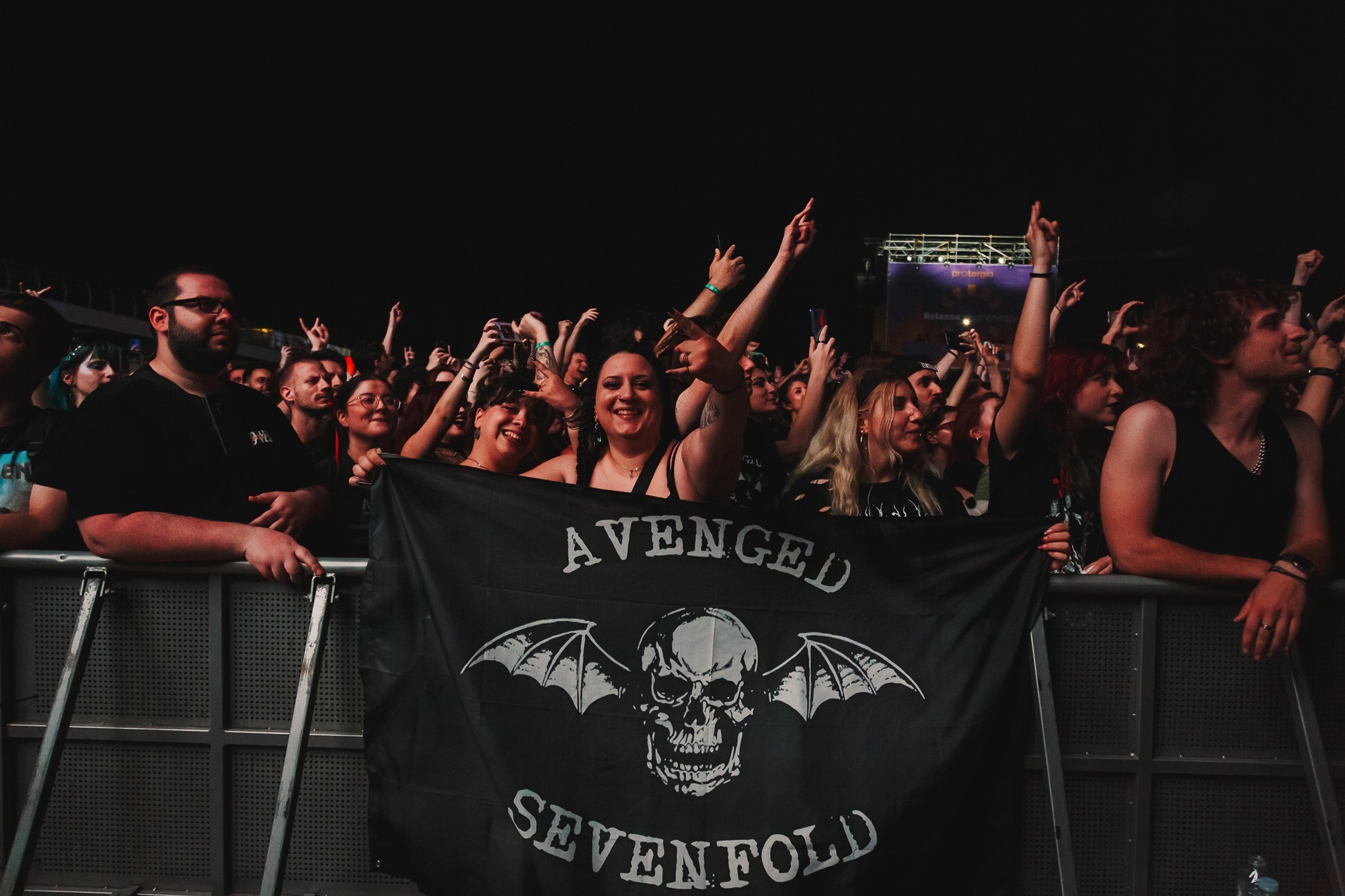 Release Athens 2025: Ανταπόκριση - φωτορεπορτάζ από τις εμφανίσεις των Avenged Sevenfold και Palaye Royale στην Πλατεία Νερού.