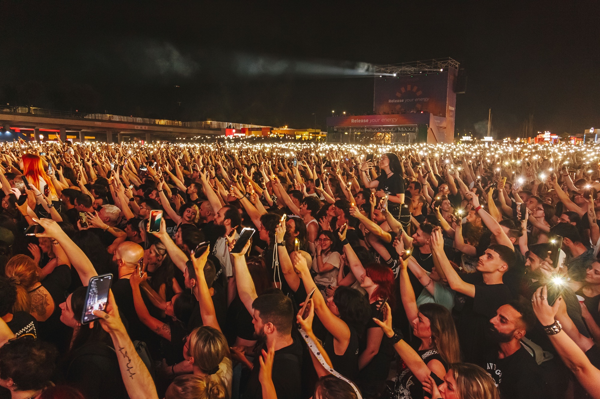 Release Athens 2025: Ανταπόκριση - φωτορεπορτάζ από τις εμφανίσεις των Avenged Sevenfold και Palaye Royale στην Πλατεία Νερού.