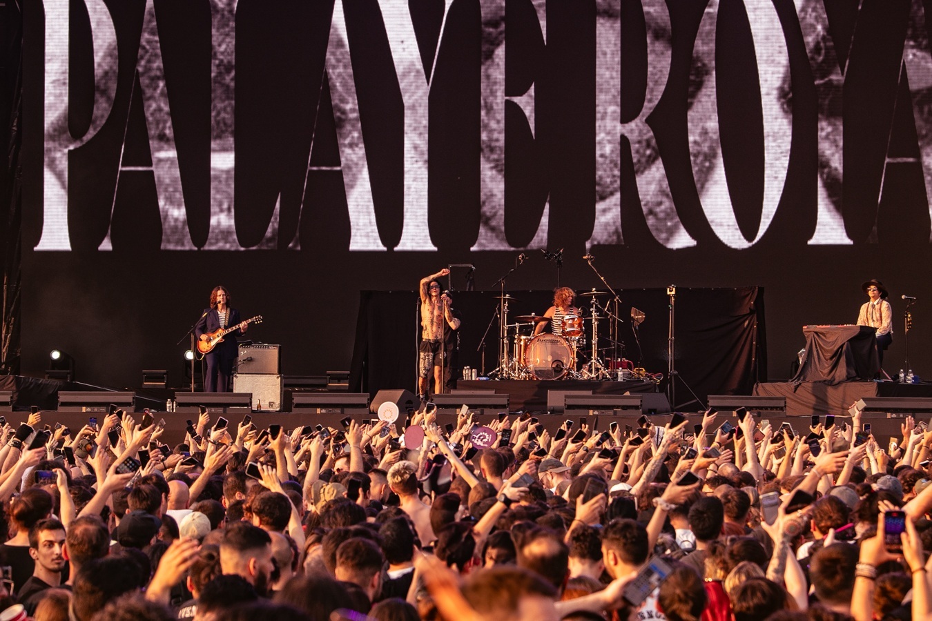 Release Athens 2025: Ανταπόκριση - φωτορεπορτάζ από τις εμφανίσεις των Avenged Sevenfold και Palaye Royale στην Πλατεία Νερού.