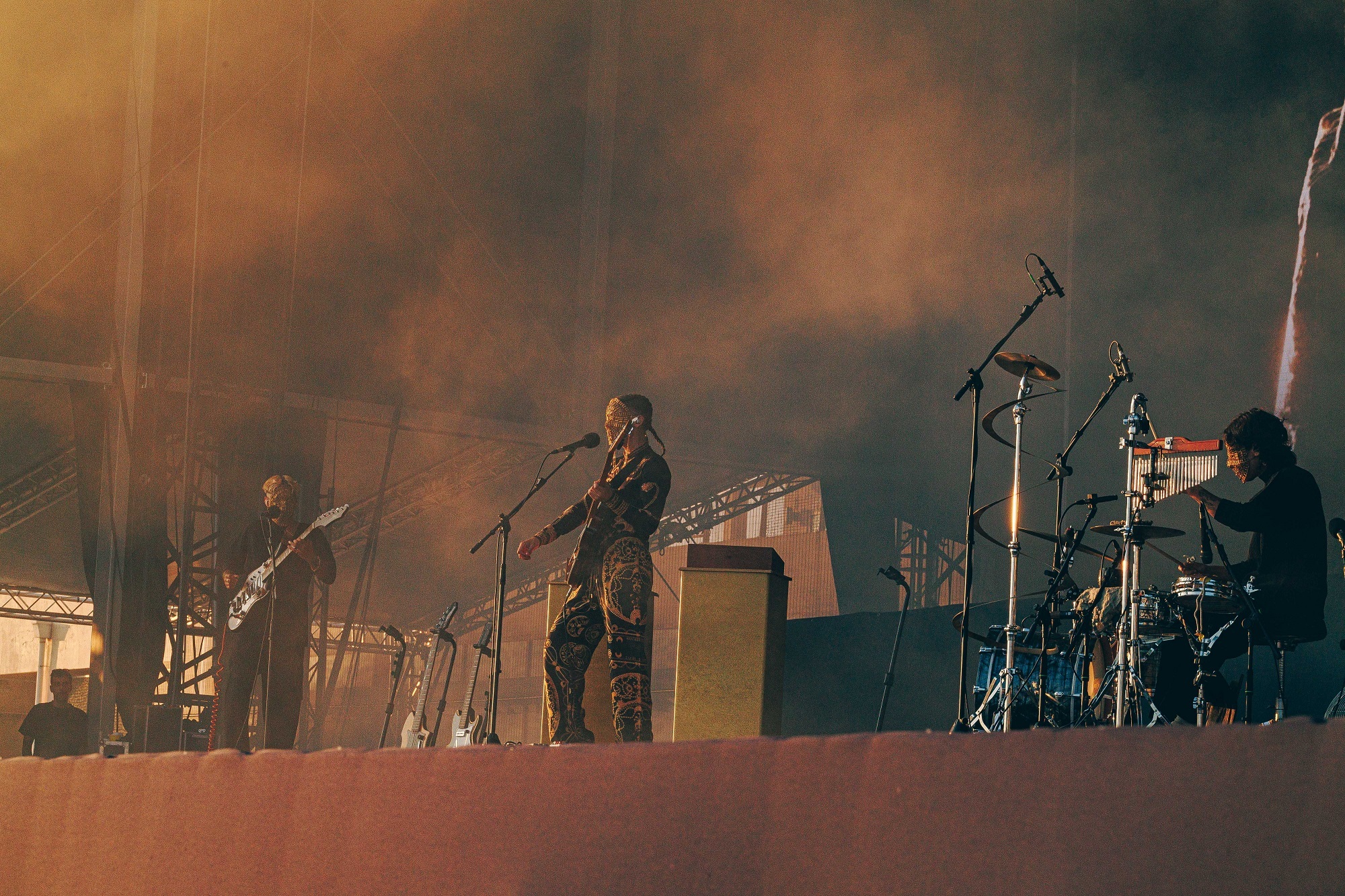 Release Athens 2025: Ανταπόκριση - φωτορεπορτάζ από τις εμφανίσεις των Idles, Glass Beams & Sprints στην Πλατεία Νερού.