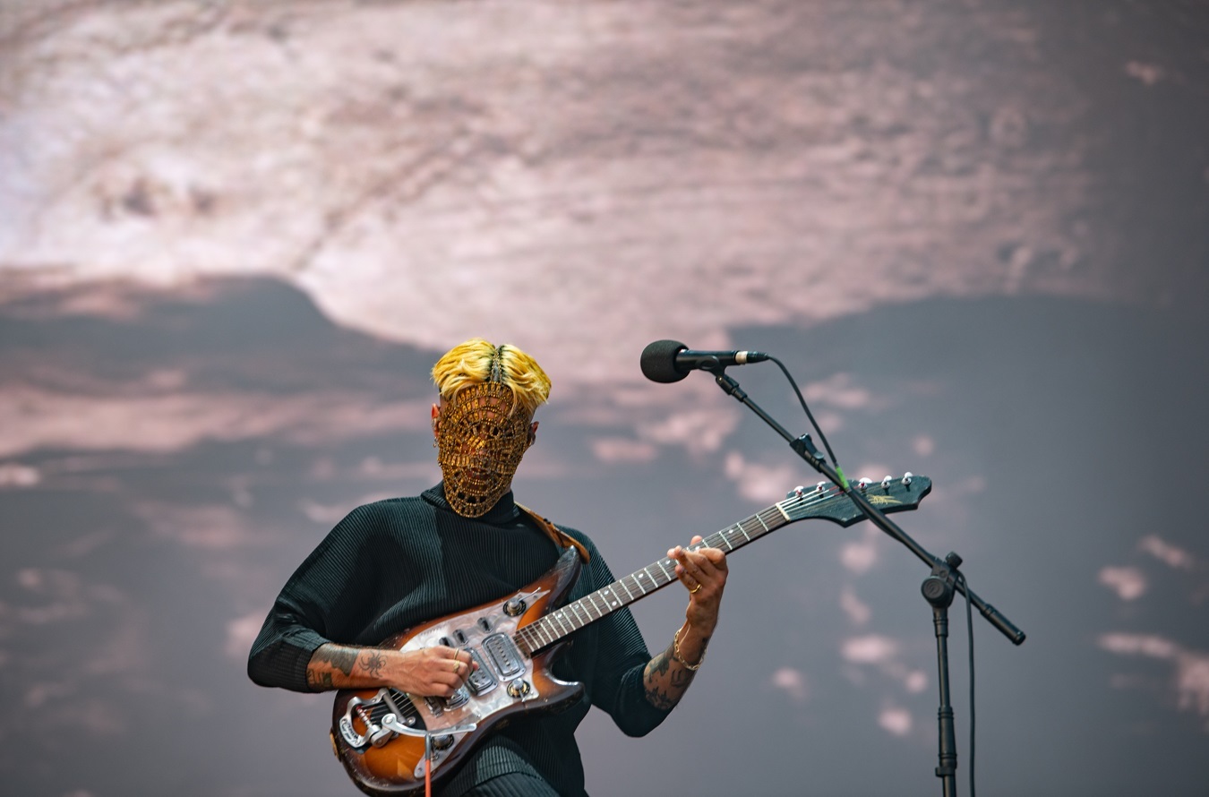 Release Athens 2025: Ανταπόκριση - φωτορεπορτάζ από τις εμφανίσεις των Idles, Glass Beams & Sprints στην Πλατεία Νερού.