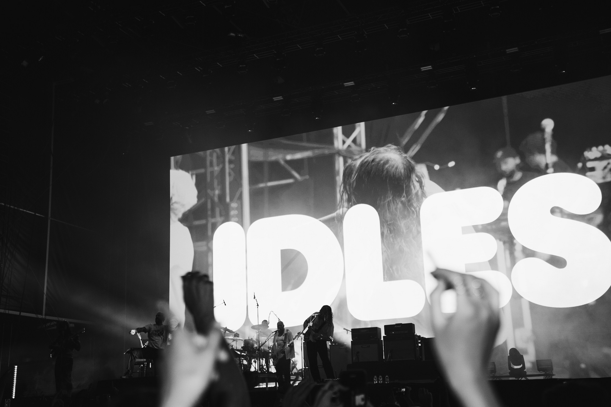 Release Athens 2025: Ανταπόκριση - φωτορεπορτάζ από τις εμφανίσεις των Idles, Glass Beams & Sprints στην Πλατεία Νερού.