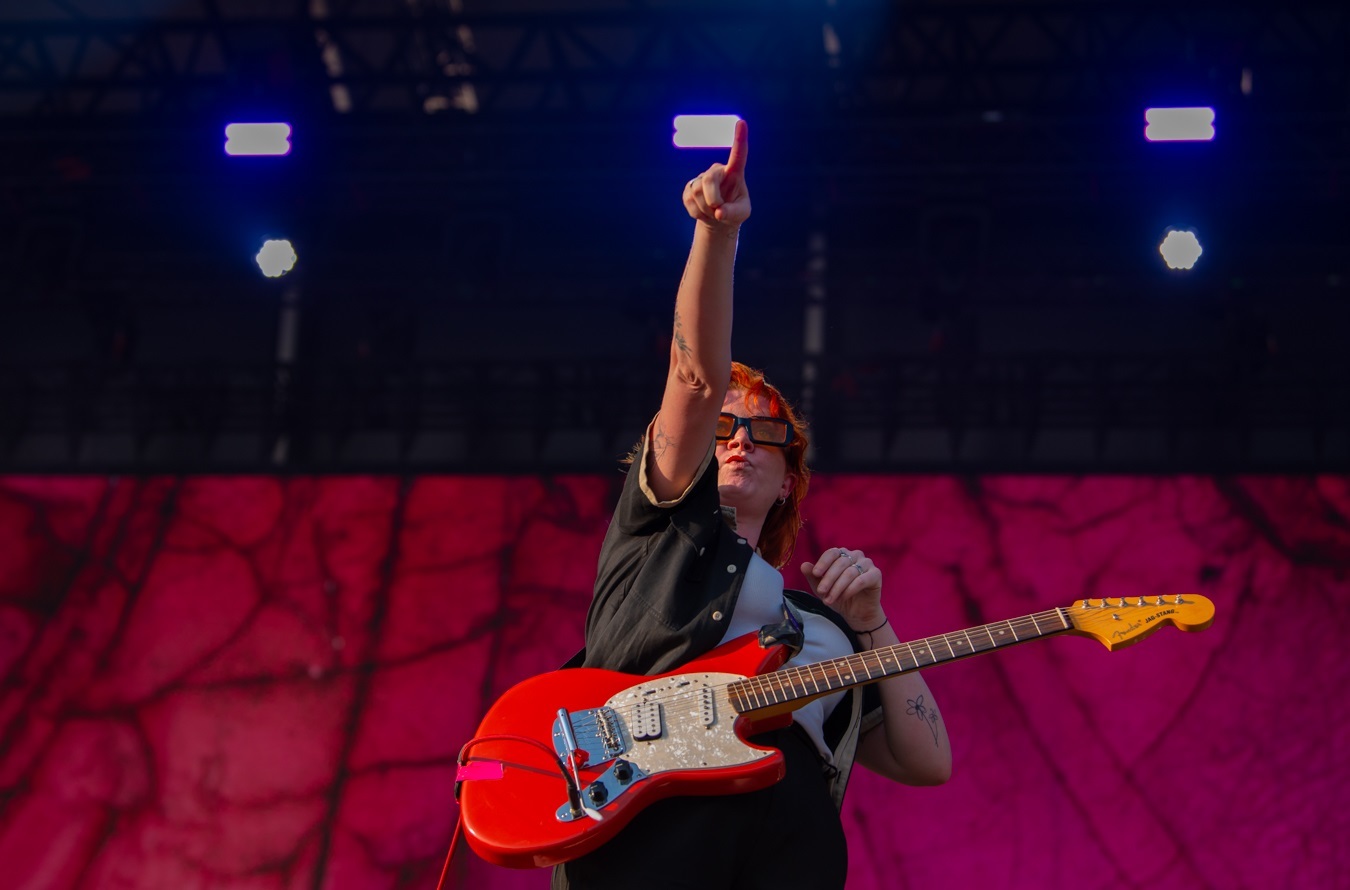 Release Athens 2025: Ανταπόκριση - φωτορεπορτάζ από τις εμφανίσεις των Idles, Glass Beams & Sprints στην Πλατεία Νερού.