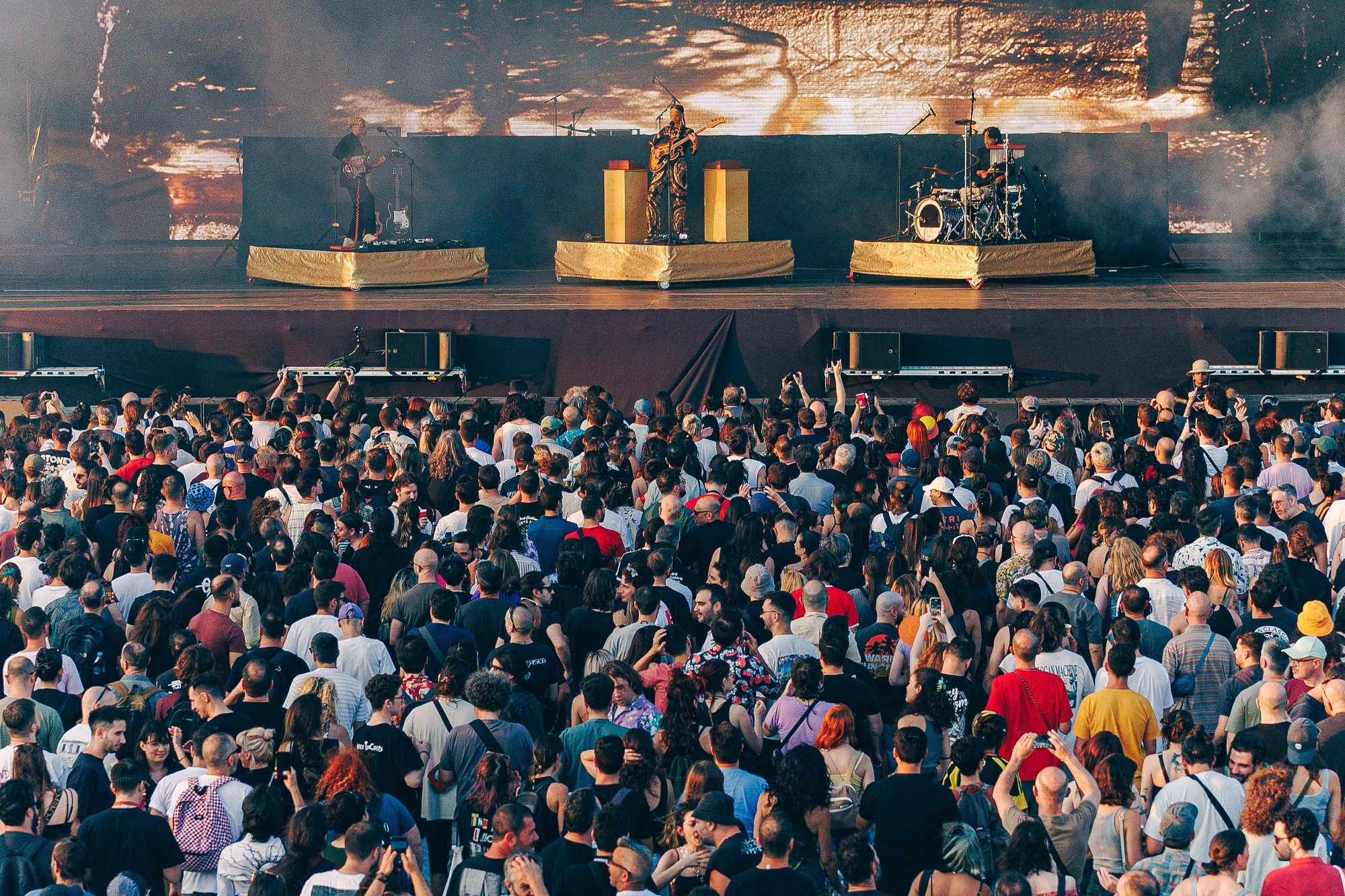 Release Athens 2025: Ανταπόκριση - φωτορεπορτάζ από τις εμφανίσεις των Idles, Glass Beams & Sprints στην Πλατεία Νερού.