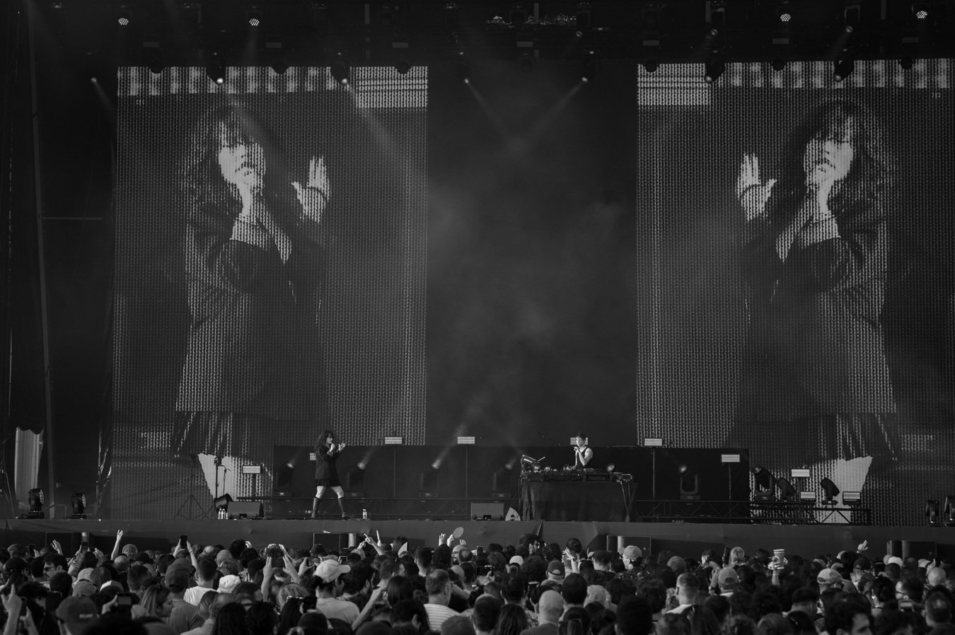 Release Athens 2025: Ανταπόκριση - φωτορεπορτάζ από τις εμφανίσεις των Fontaines D.C., Boy Harsher και Shame στην Πλατεία Νερού