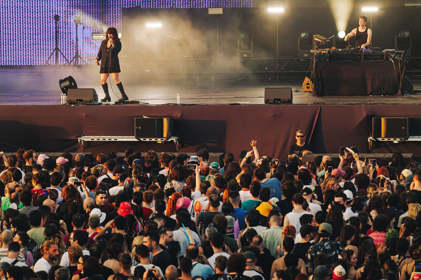 Release Athens 2025: Ανταπόκριση - φωτορεπορτάζ από τις εμφανίσεις των Fontaines D.C., Boy Harsher και Shame στην Πλατεία Νερού