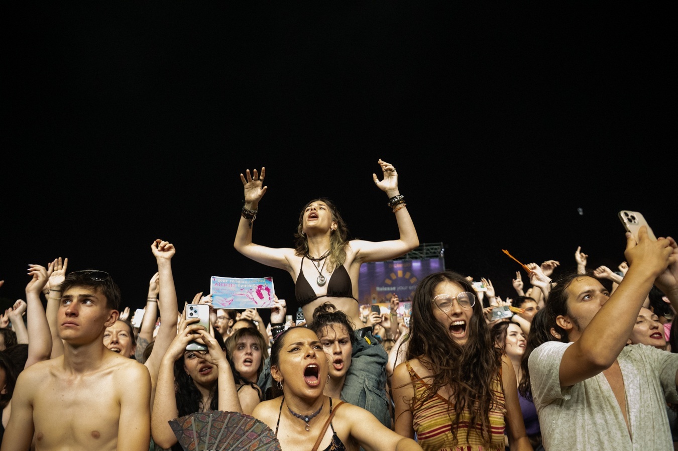 Release Athens 2025: Ανταπόκριση - φωτορεπορτάζ από τις εμφανίσεις των Fontaines D.C., Boy Harsher και Shame στην Πλατεία Νερού