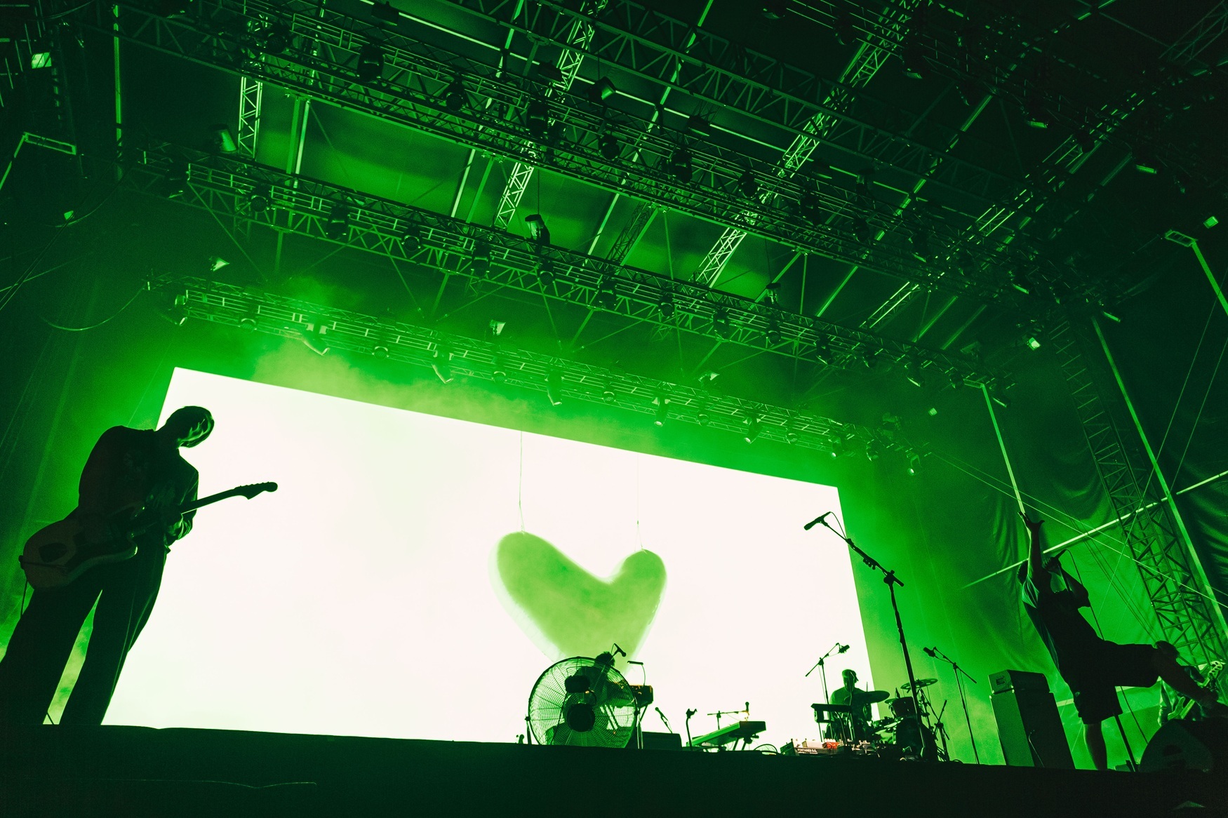 Release Athens 2025: Ανταπόκριση - φωτορεπορτάζ από τις εμφανίσεις των Fontaines D.C., Boy Harsher και Shame στην Πλατεία Νερού