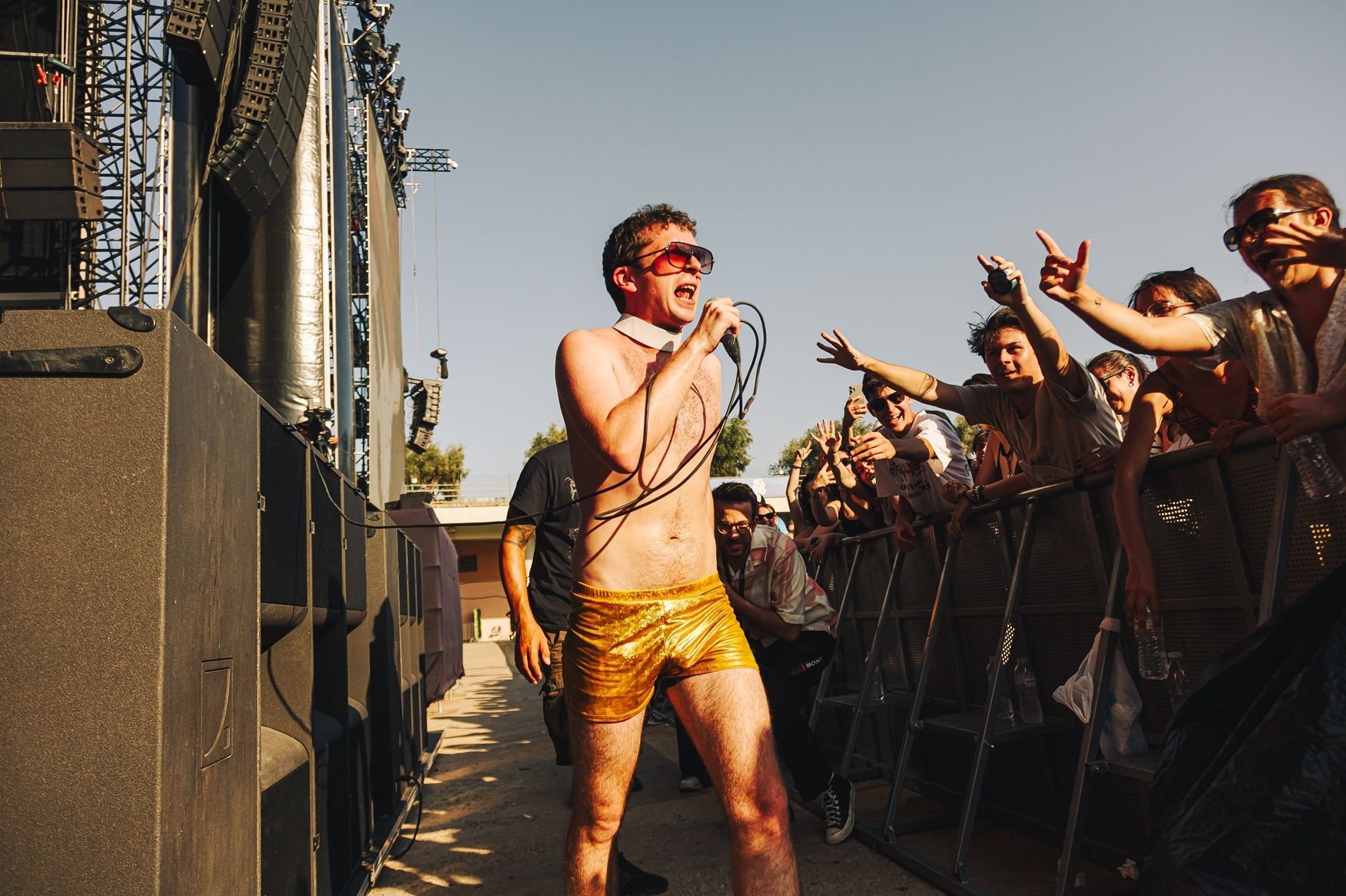 Release Athens 2025: Ανταπόκριση - φωτορεπορτάζ από τις εμφανίσεις των Fontaines D.C., Boy Harsher και Shame στην Πλατεία Νερού