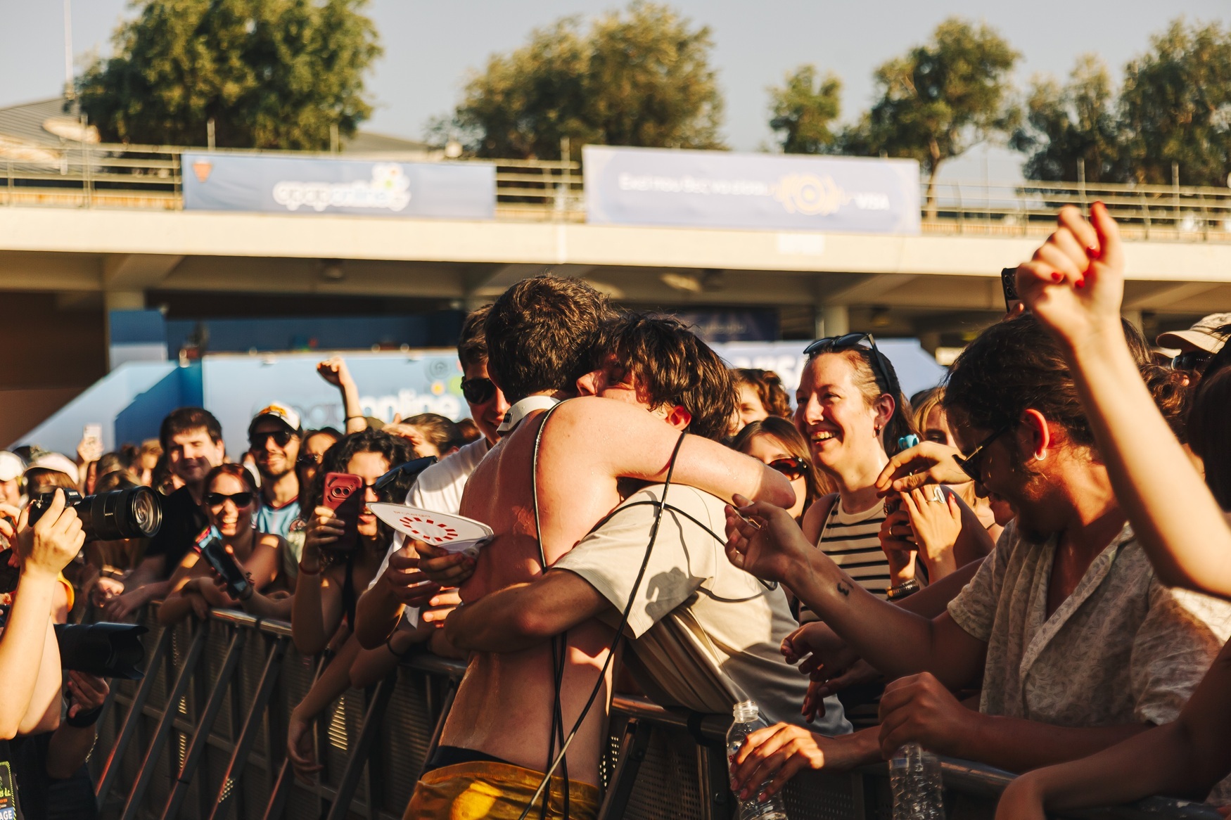 Release Athens 2025: Ανταπόκριση - φωτορεπορτάζ από τις εμφανίσεις των Fontaines D.C., Boy Harsher και Shame στην Πλατεία Νερού