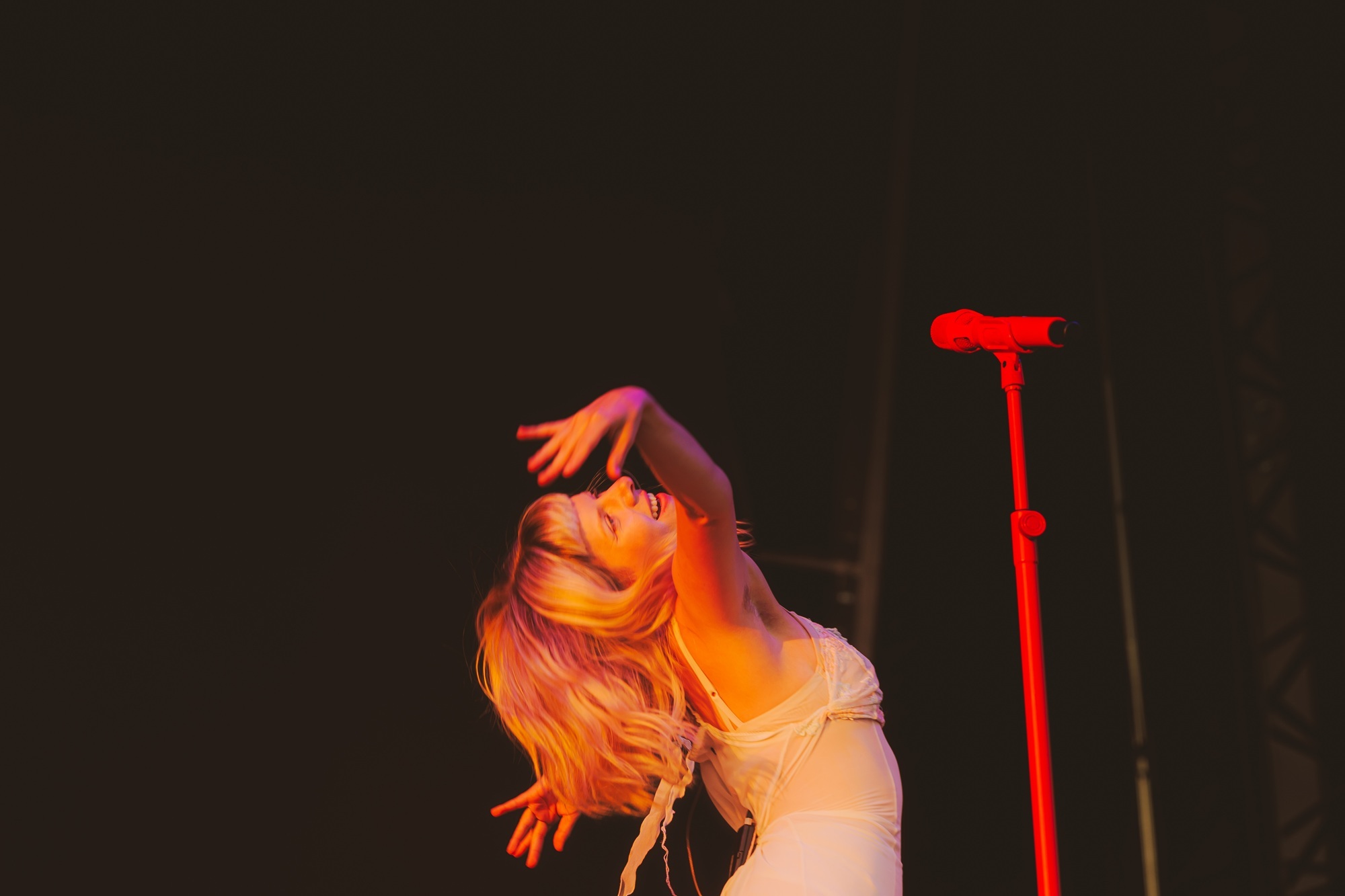 Release Athens 2025: Ανταπόκριση - φωτορεπορτάζ από τις εμφανίσεις των London Grammar, Aurora και Klangphonics στην Πλατεία Νερού