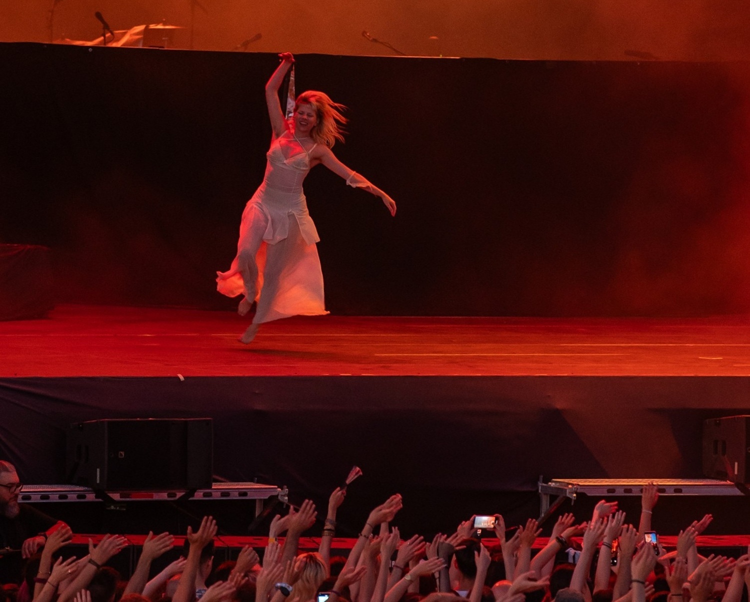 Release Athens 2025: Ανταπόκριση - φωτορεπορτάζ από τις εμφανίσεις των London Grammar, Aurora και Klangphonics στην Πλατεία Νερού