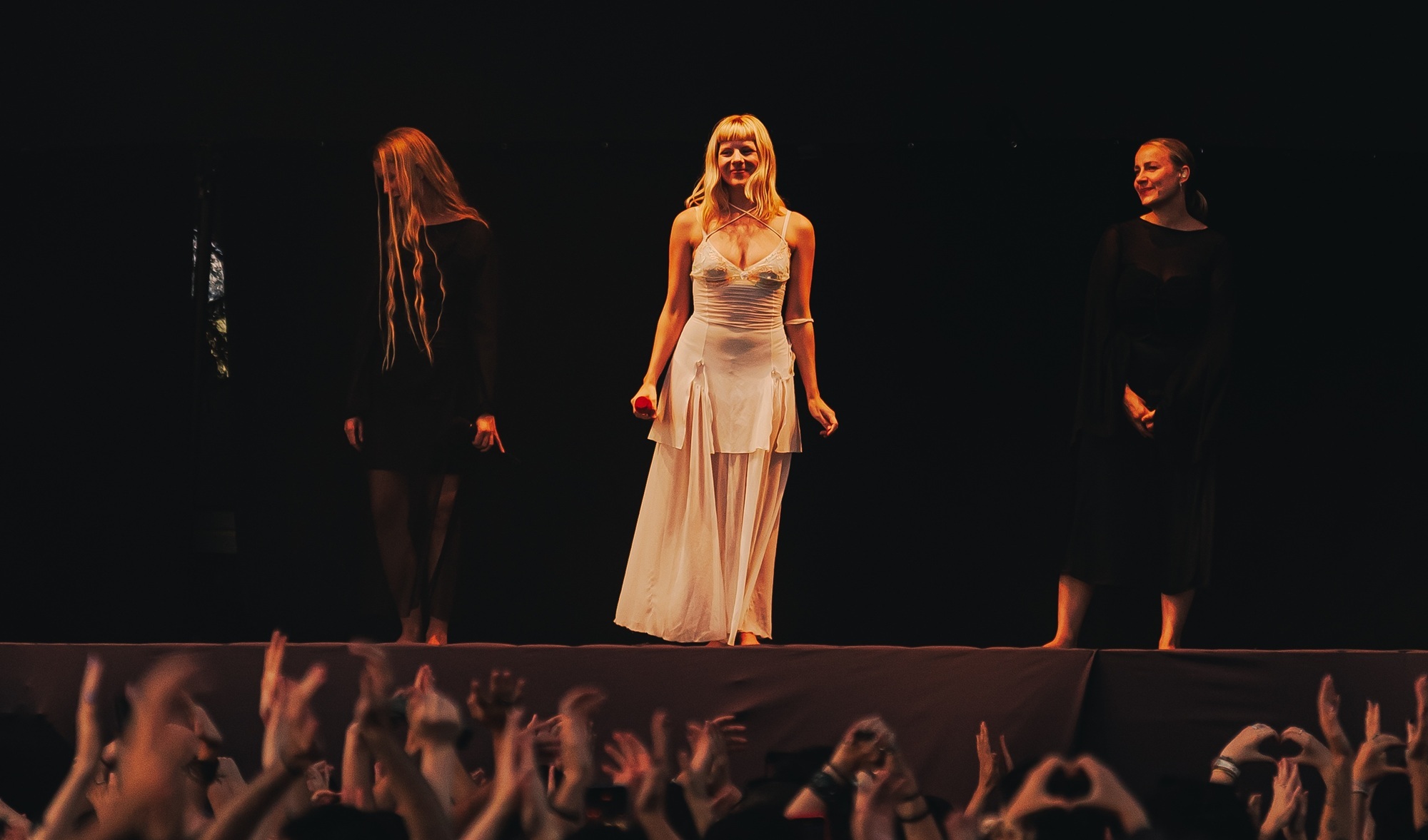 Release Athens 2025: Ανταπόκριση - φωτορεπορτάζ από τις εμφανίσεις των London Grammar, Aurora και Klangphonics στην Πλατεία Νερού