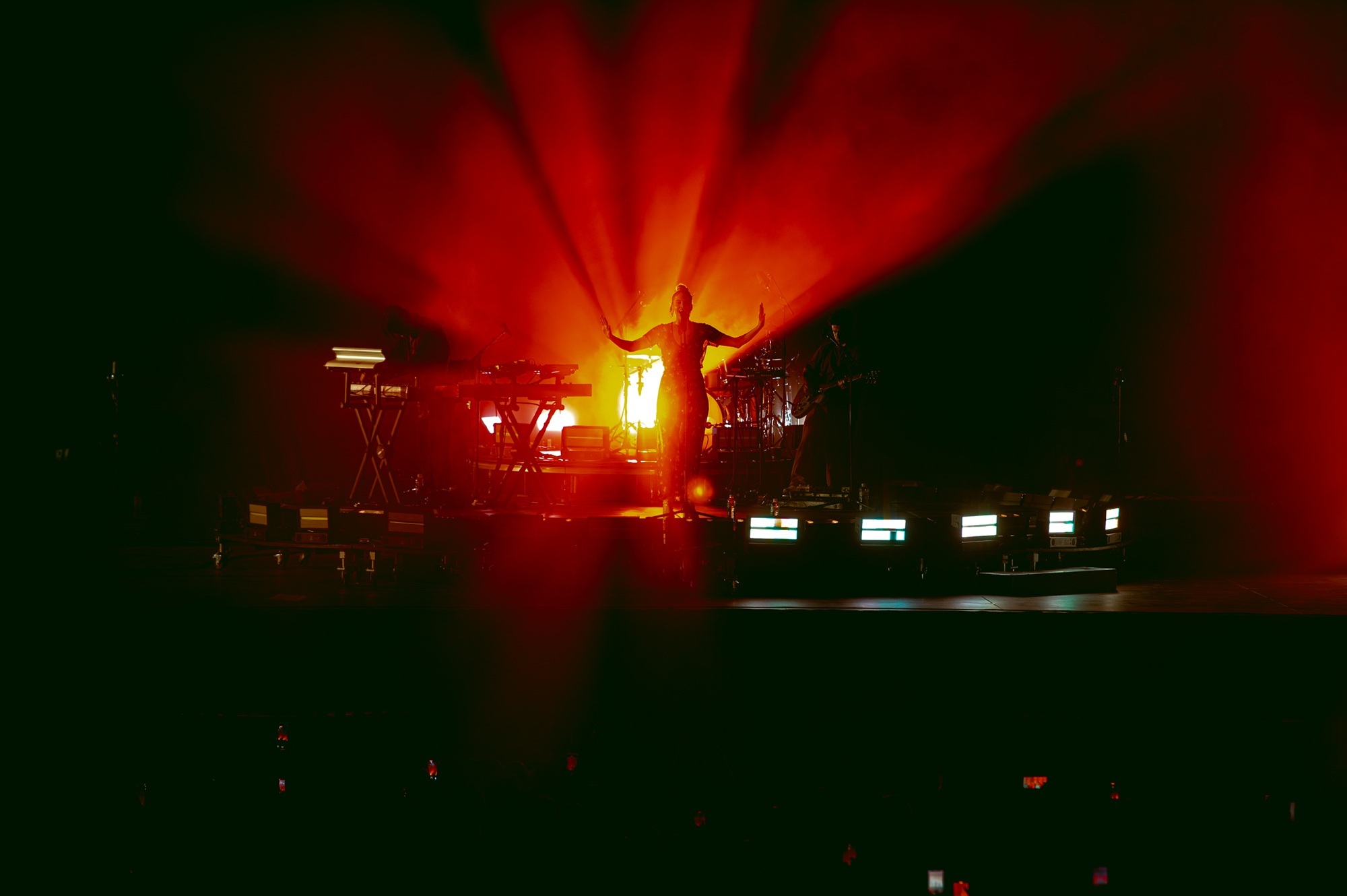 Release Athens 2025: Ανταπόκριση - φωτορεπορτάζ από τις εμφανίσεις των London Grammar, Aurora και Klangphonics στην Πλατεία Νερού