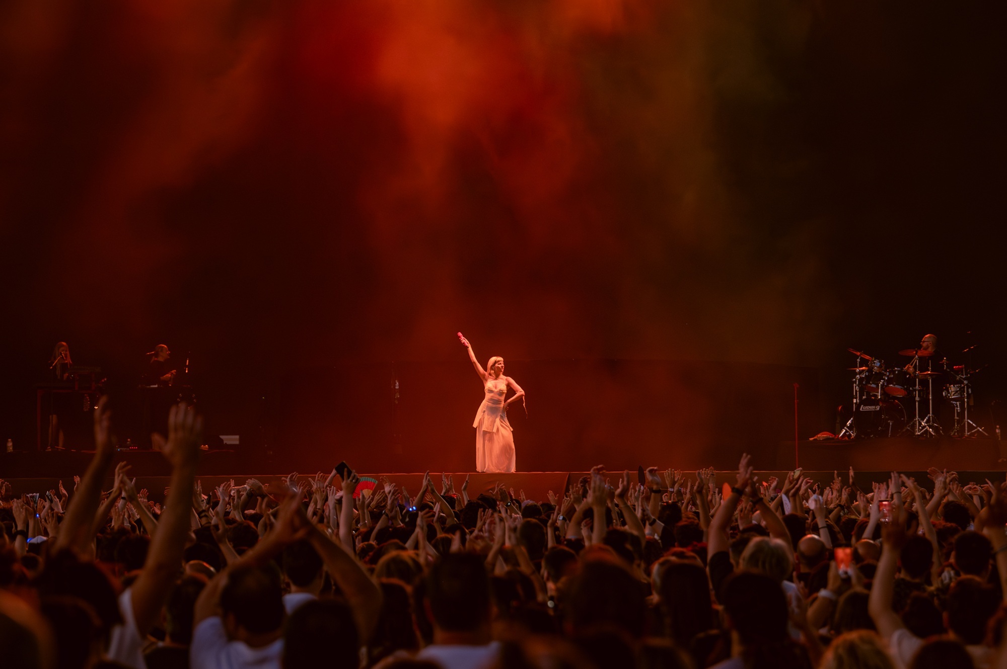 Release Athens 2025: Ανταπόκριση - φωτορεπορτάζ από τις εμφανίσεις των London Grammar, Aurora και Klangphonics στην Πλατεία Νερού