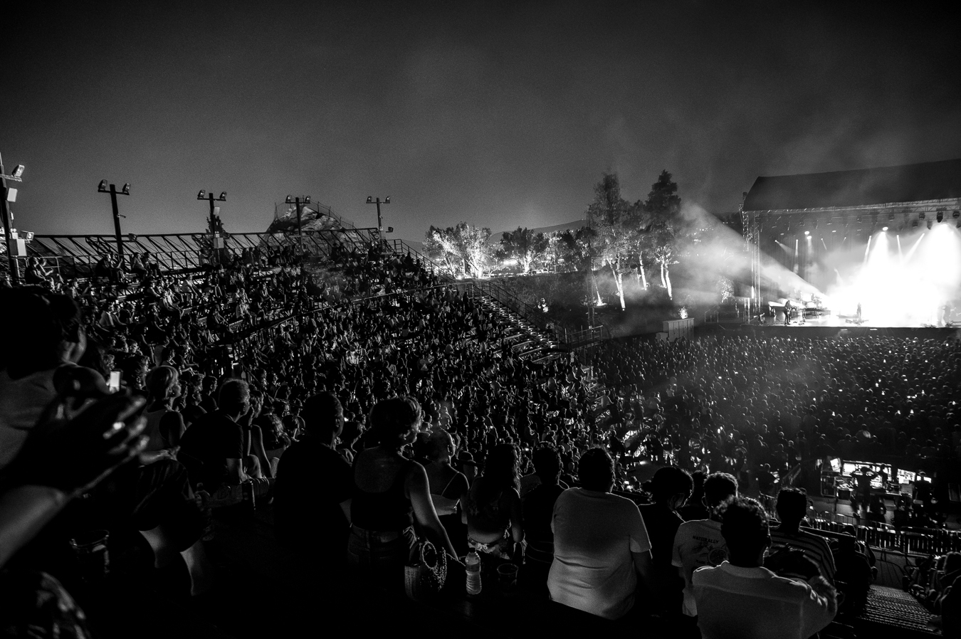 Ανταπόκριση από την εμφάνιση των Μπεθ Γκίμπονς και Bill Ryder - Jones στο Θέατρο Λυκαβηττού