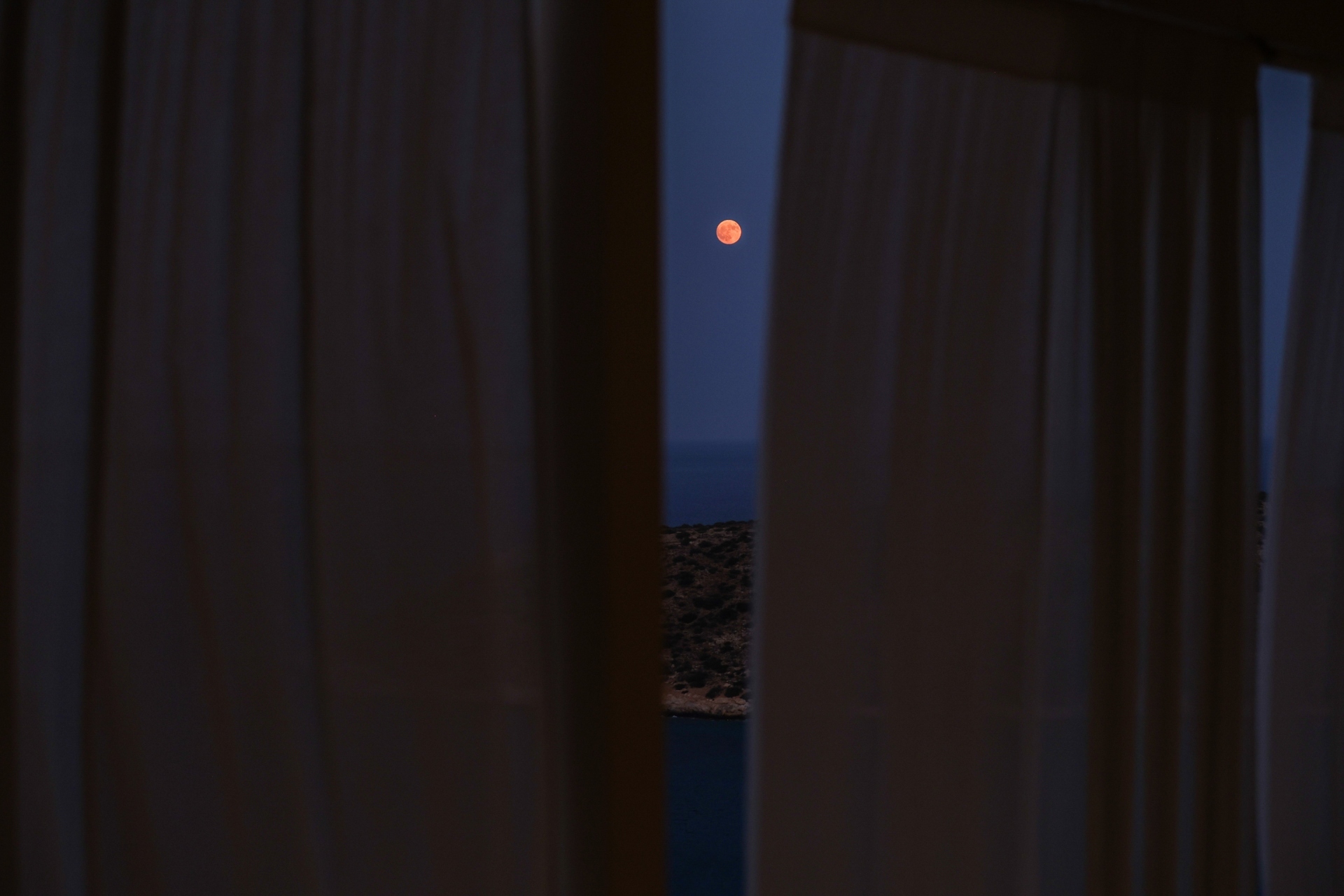 Πανσέληνος Αυγούστου 2025: 25 εικόνες από το «Φεγγάρι του Οξύρυγχου»