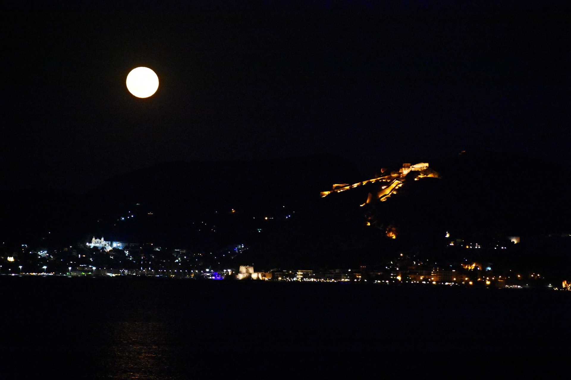 Πανσέληνος Αυγούστου