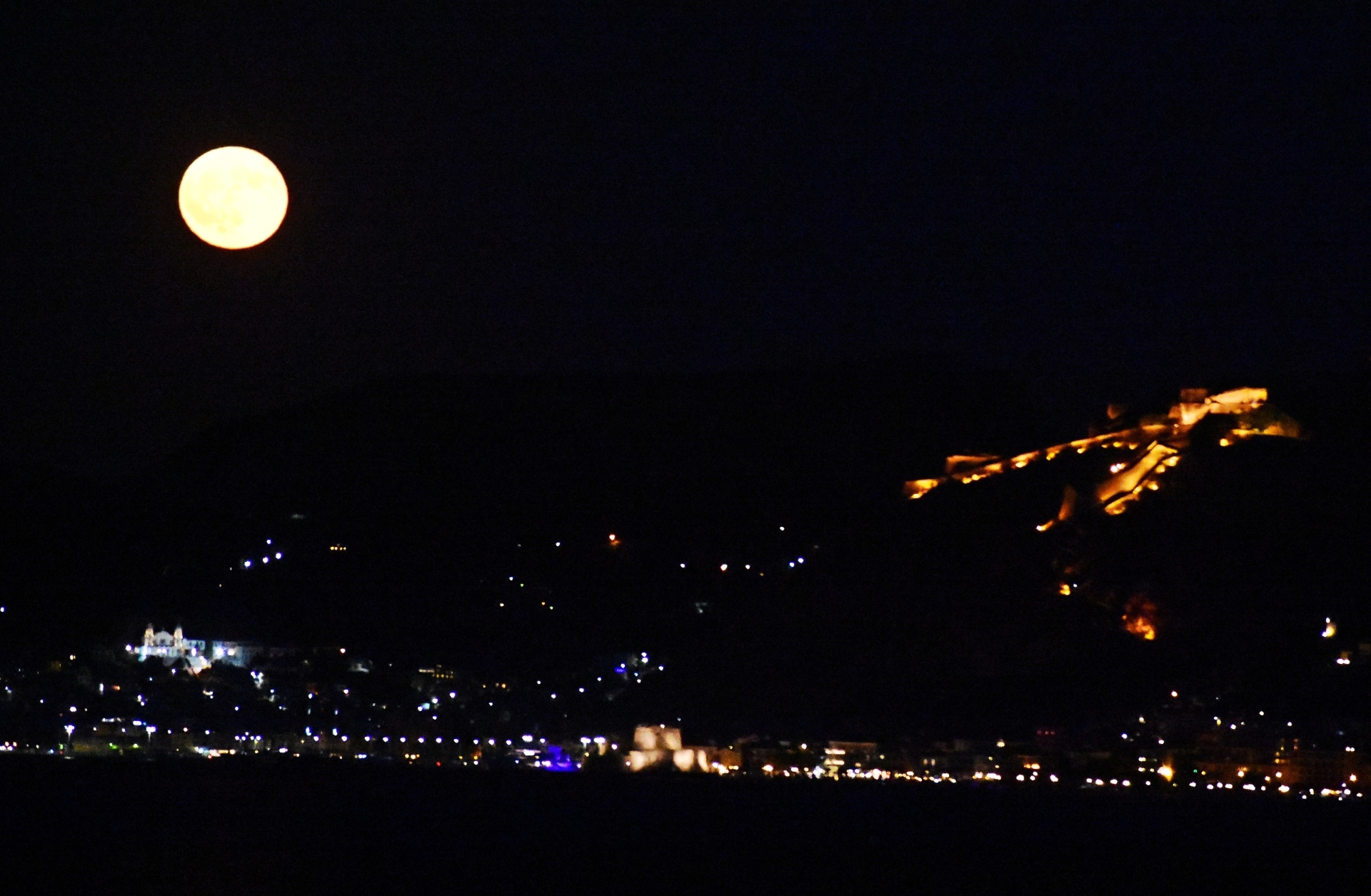 Πανσέληνος Αυγούστου