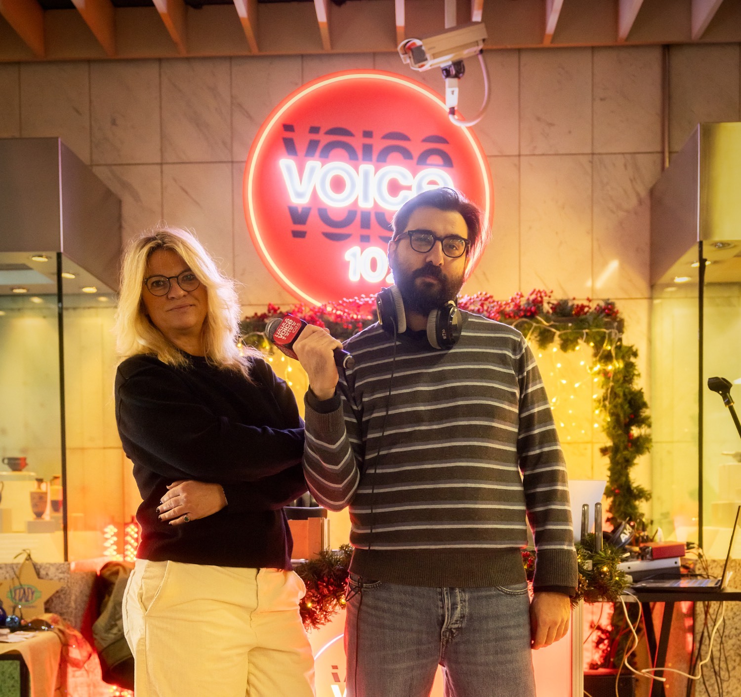 Οι ραδιοφωνικοί παραγωγοί Επιστήμη Μπινάζη και Διονύσης Νοταράκης 