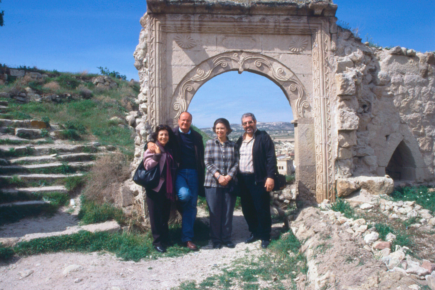 2005, Καππαδοκία | Η Πριγκίπισσα Ειρήνη με τους Μωυσή και Ραχήλ Καπόν και τον συγγραφέα Κώστα Σταματόπουλο