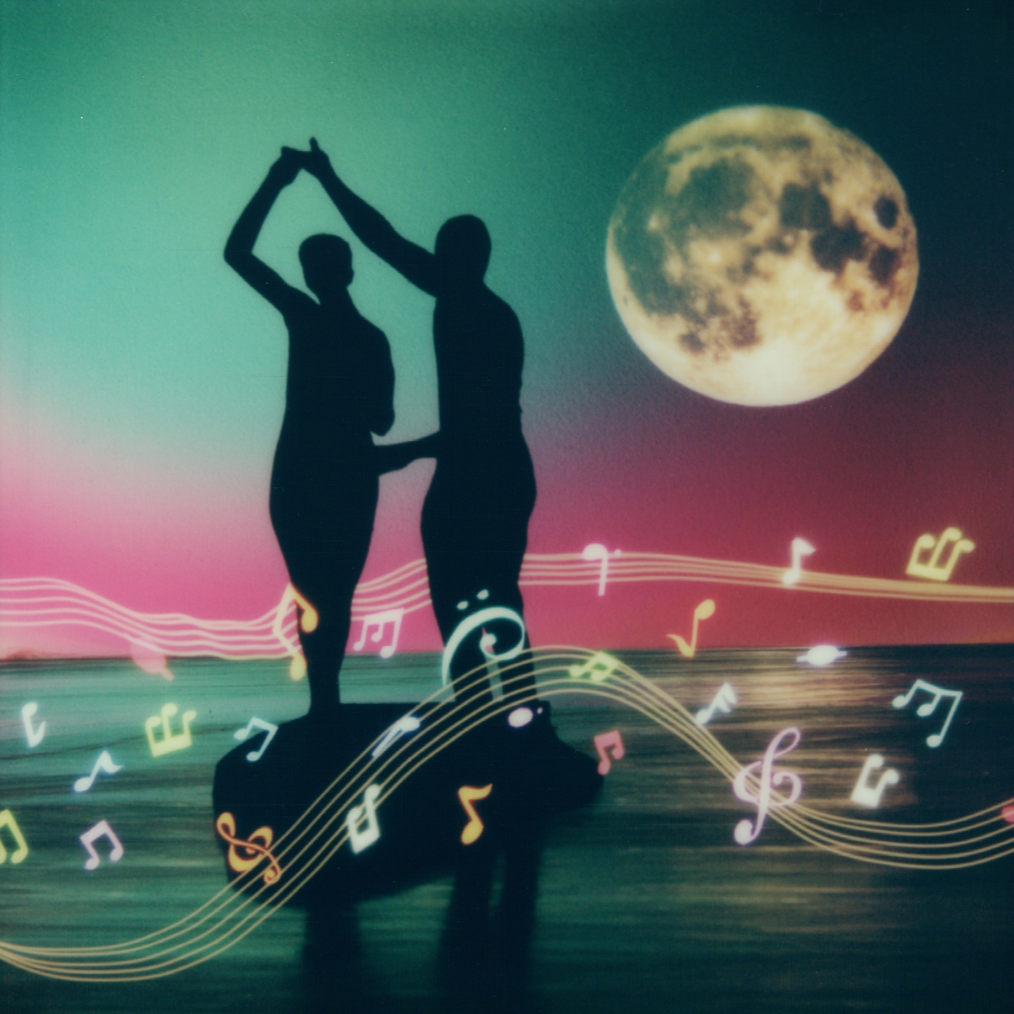 EROS: Η ανεπανάληπτη στιγμή του έρωτα μέσα από την Polaroid