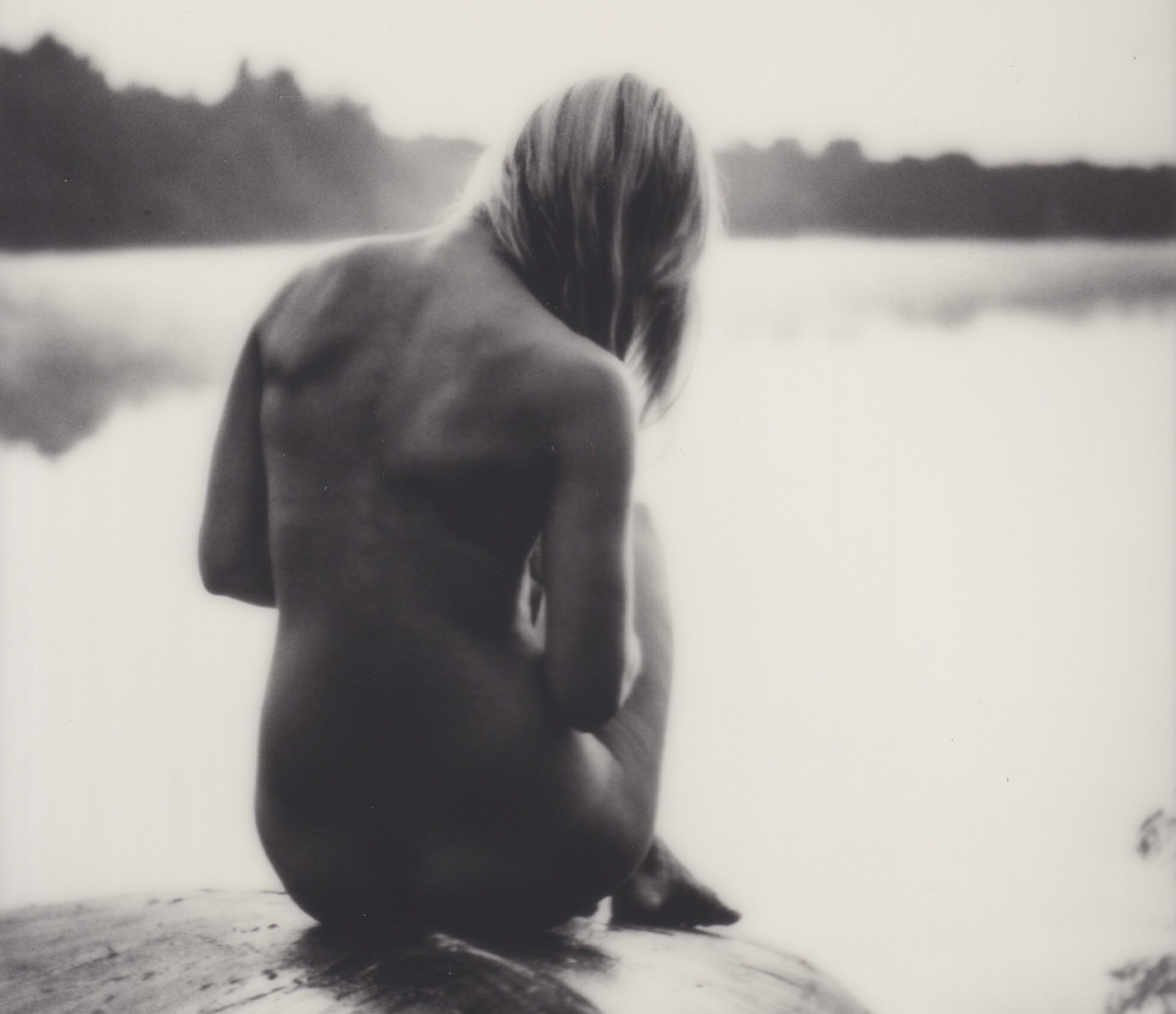 EROS: Η ανεπανάληπτη στιγμή του έρωτα μέσα από την Polaroid