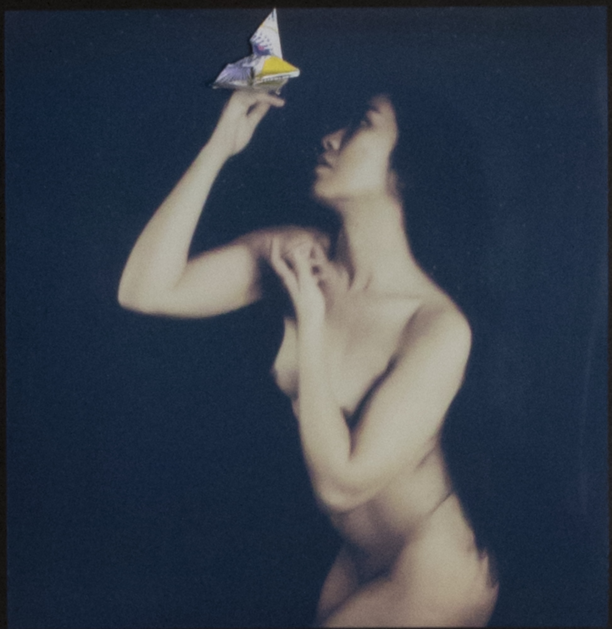 EROS: Η ανεπανάληπτη στιγμή του έρωτα μέσα από την Polaroid