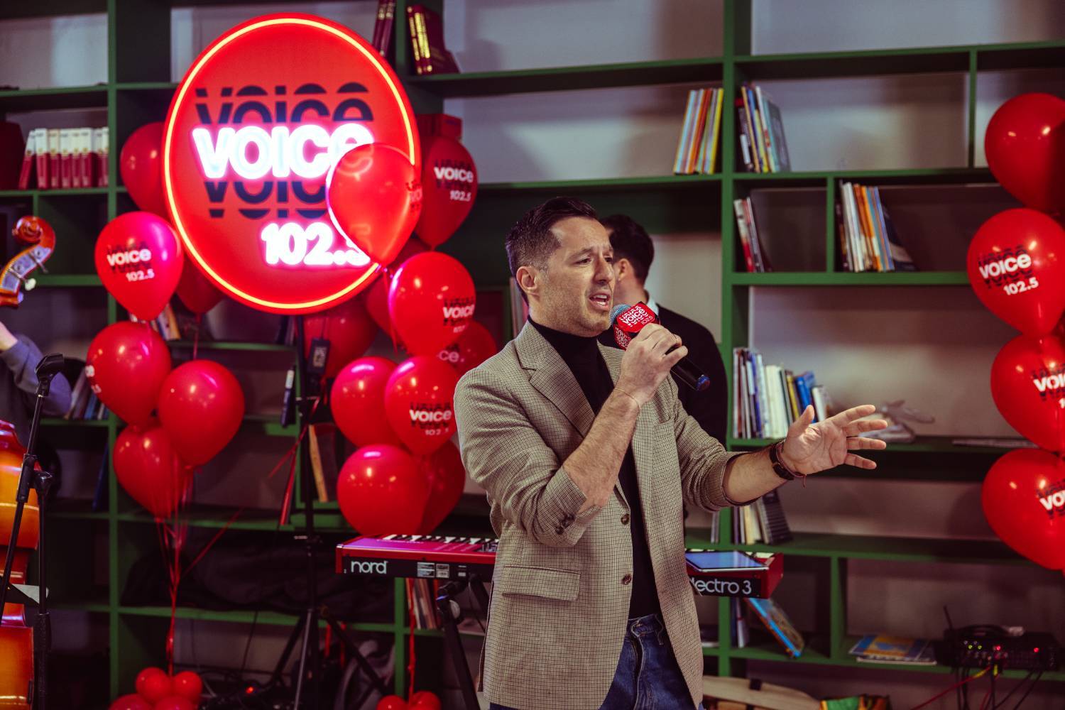 Live με τον Αδάμ Τσαρούχη