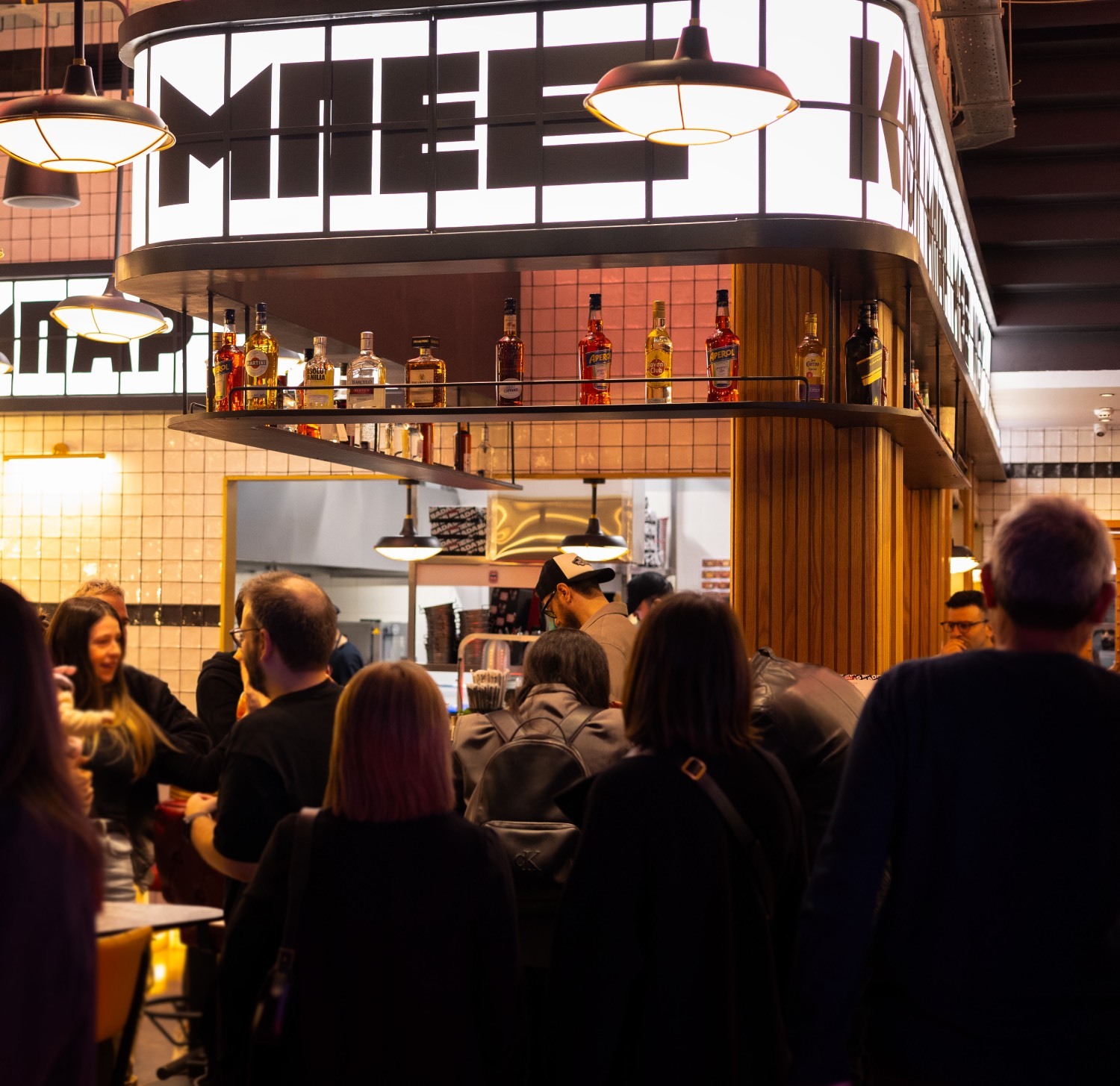 Μπαρ Μπεε Κίου & Voice 102.5 