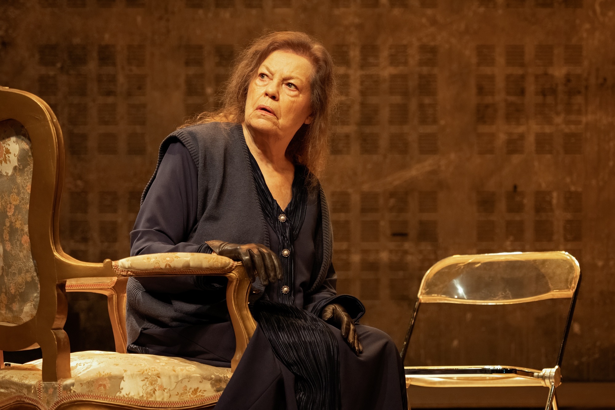 Ο Ουρανός Κατακόκκινος στον γαλαξία της Αναγνωστάκη - Μπήκαμε στις πρόβες της παράστασης στο Θέατρο Ψυρρή